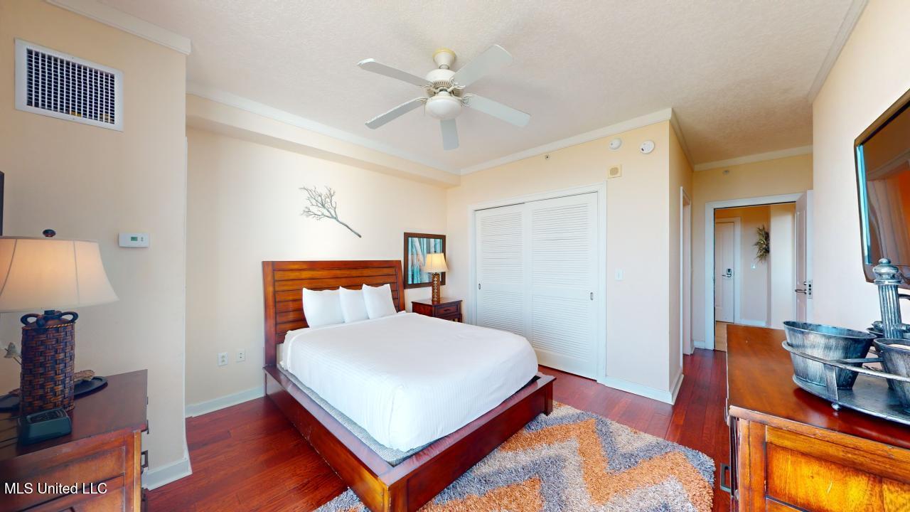 2060 Beach Boulevard Property Photo 15