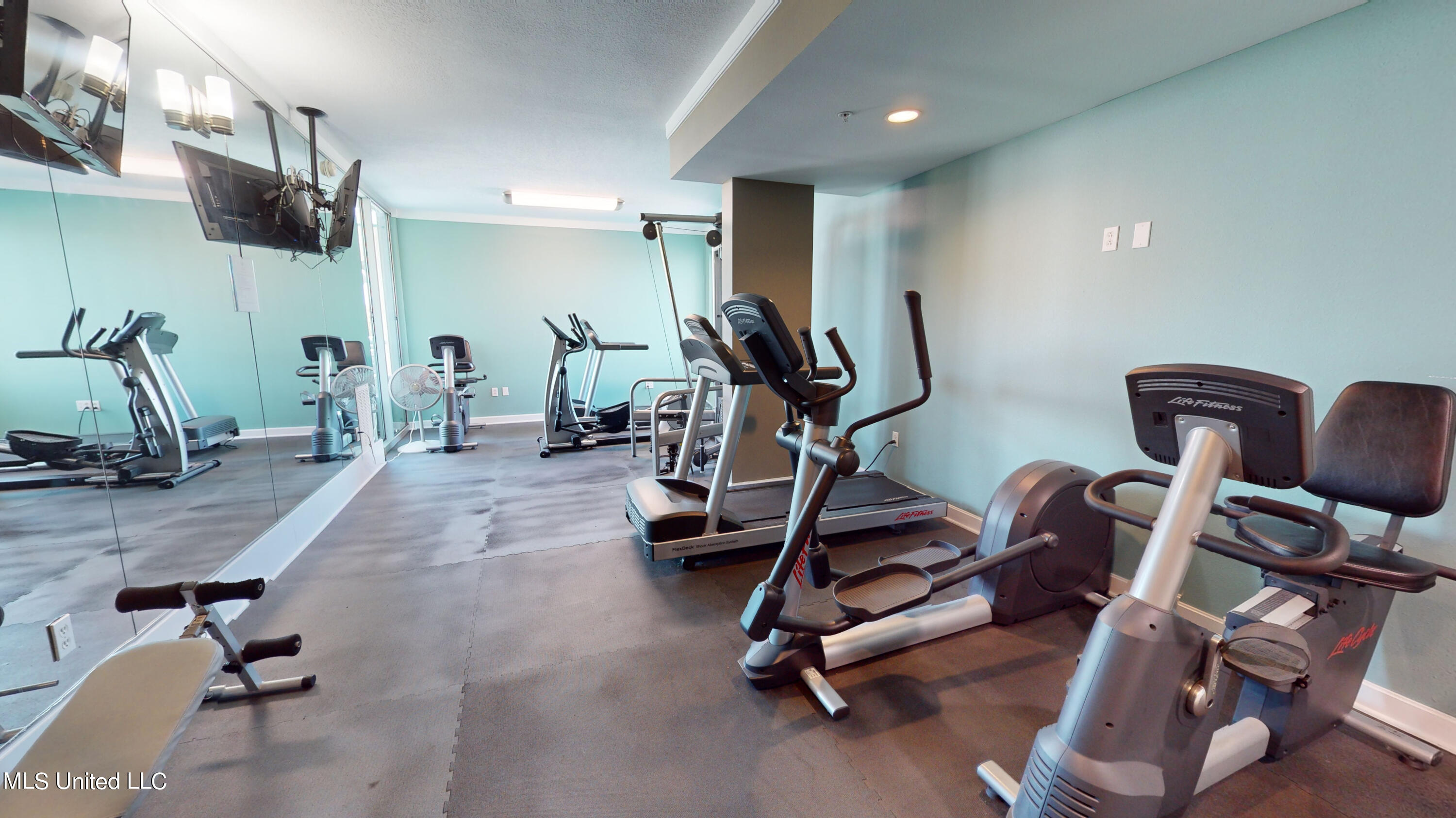 2060 Beach Boulevard Property Photo 18