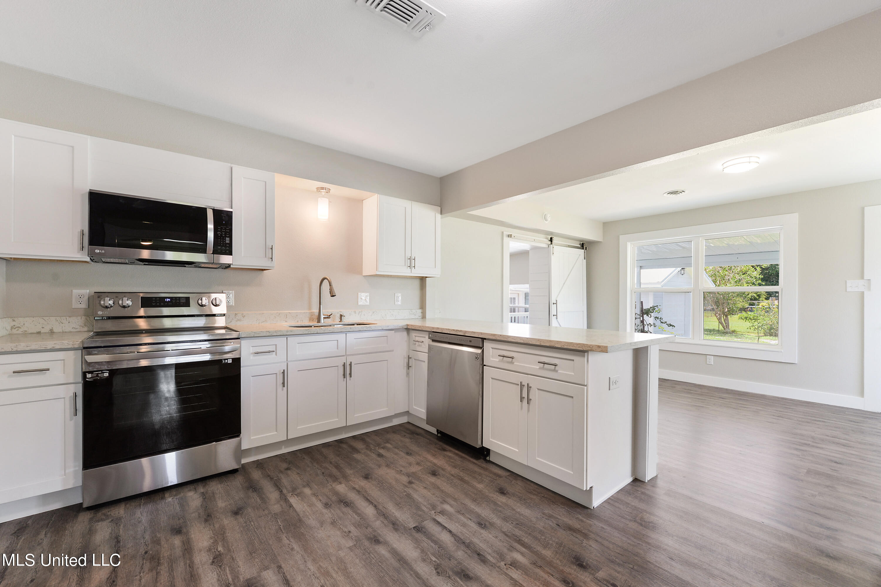 423 Ballentine Street Property Photo 2