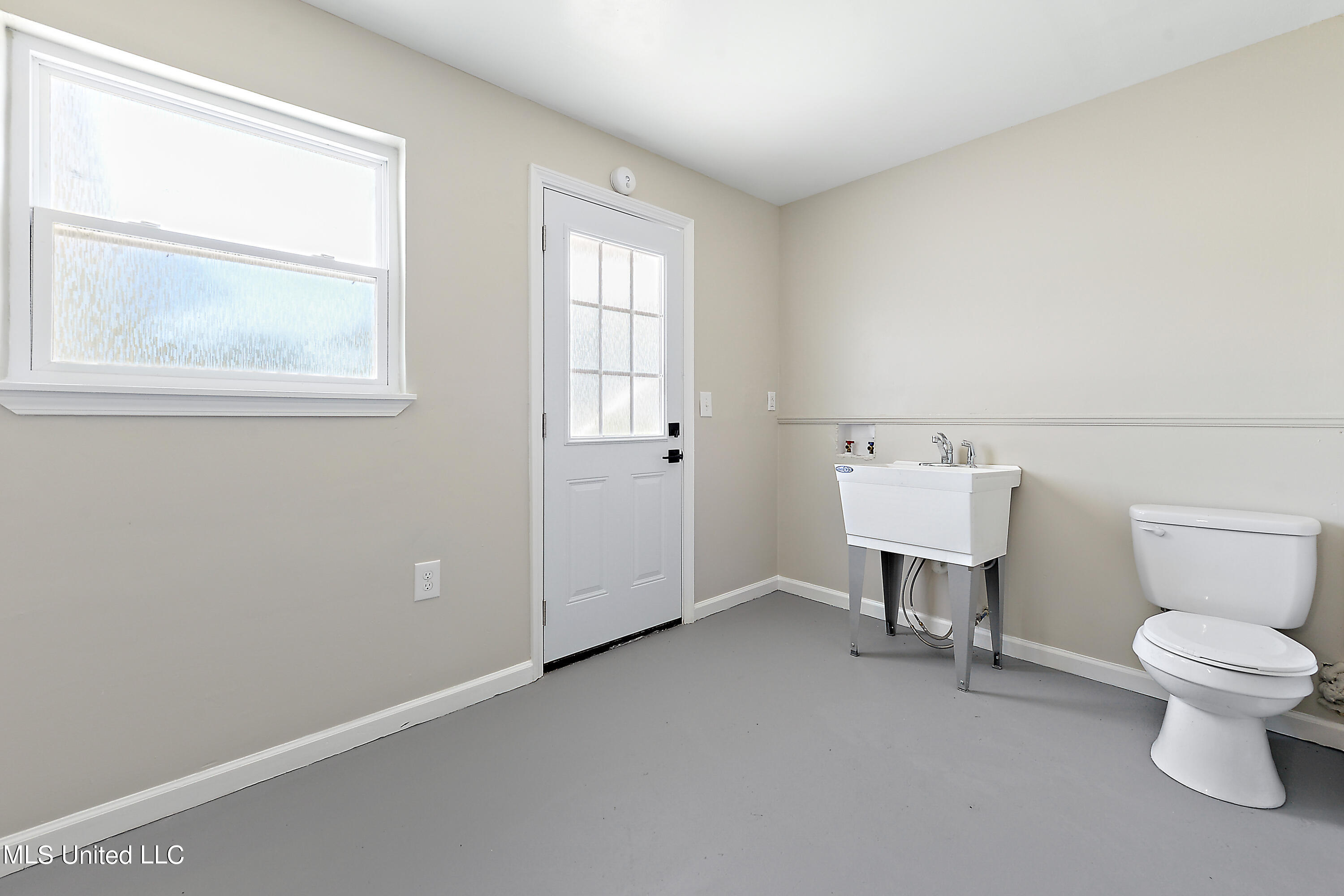 423 Ballentine Street Property Photo 26