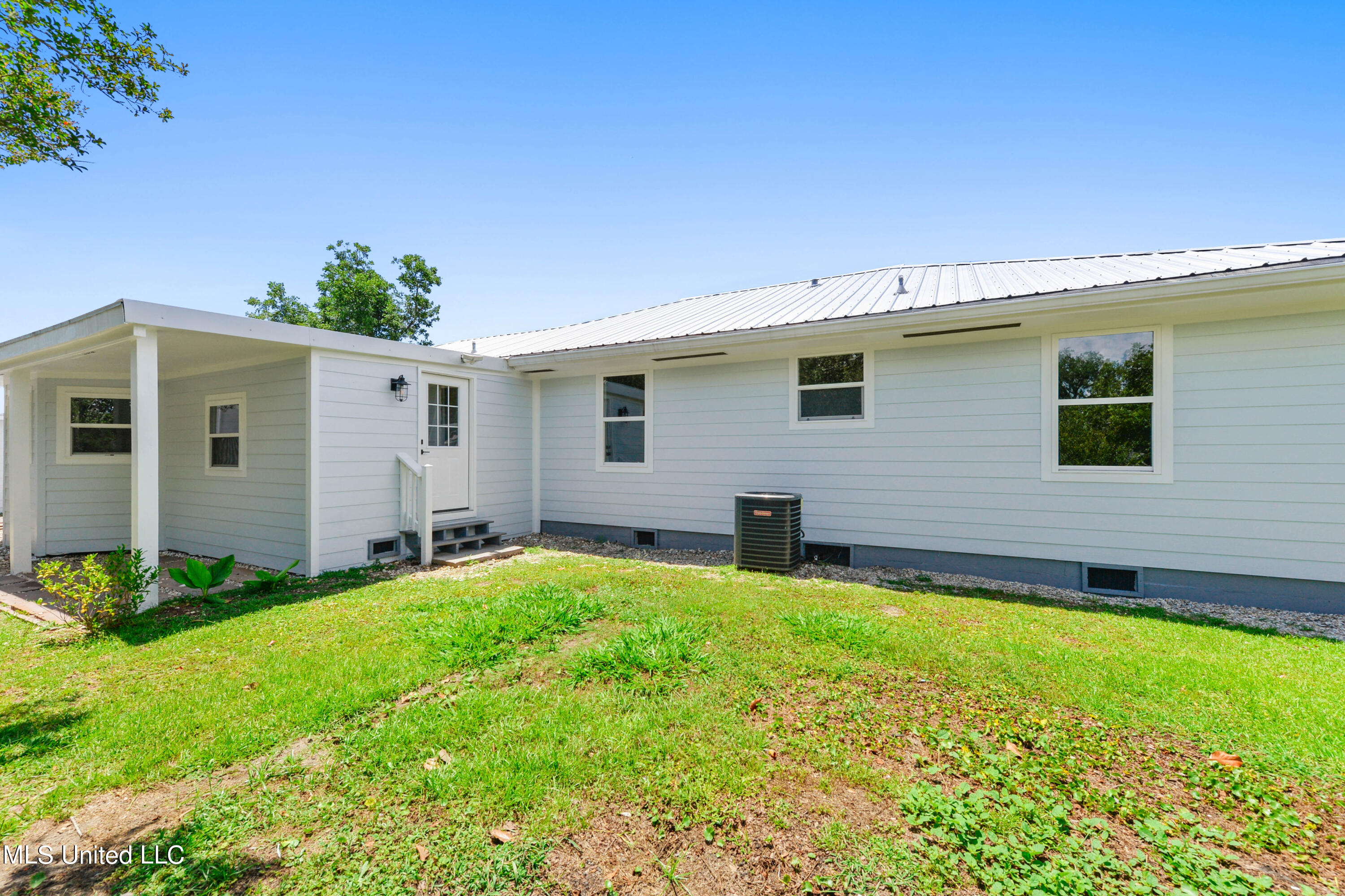 423 Ballentine Street Property Photo 27