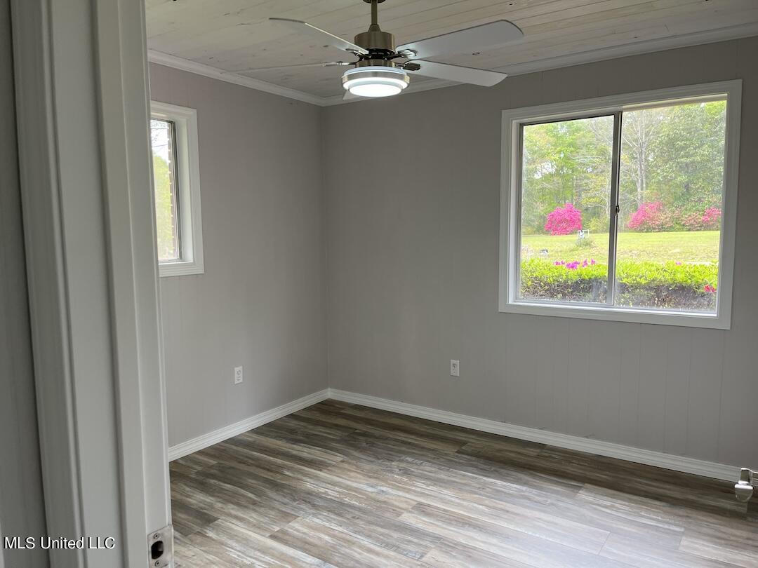 948 Clubhouse Drive Property Photo 7