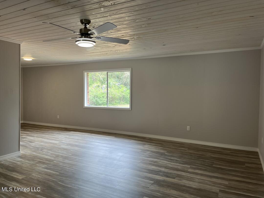 948 Clubhouse Drive Property Photo 11