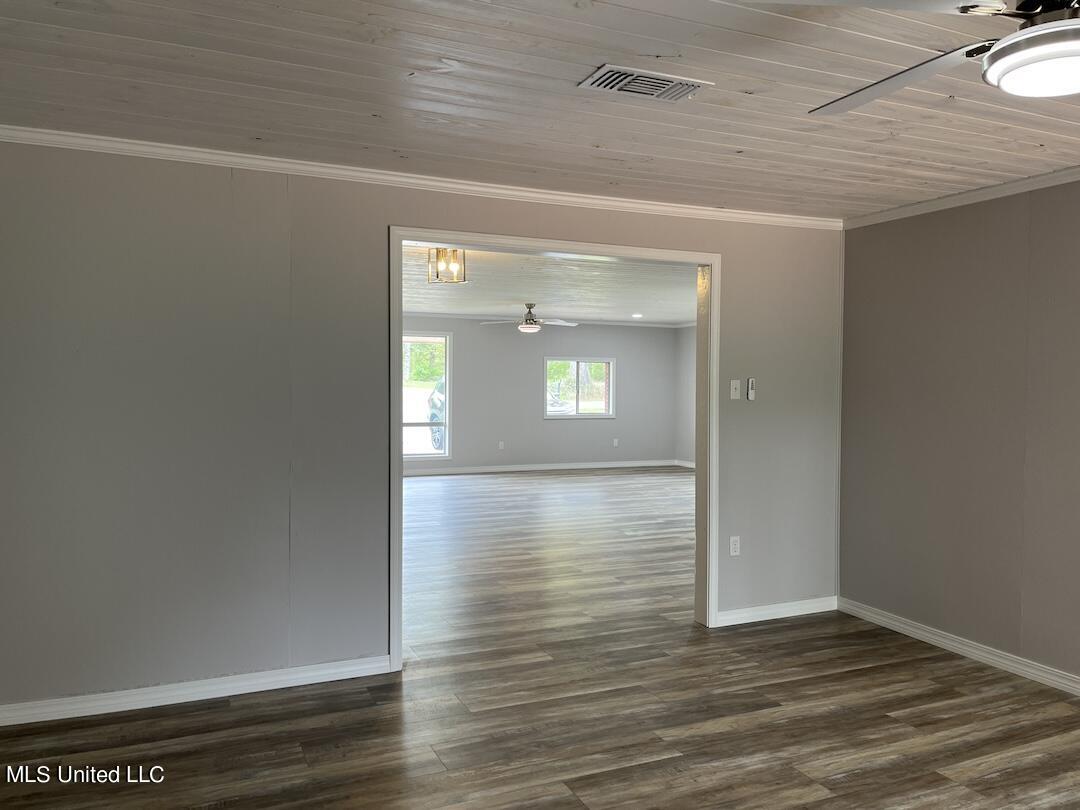 948 Clubhouse Drive Property Photo 14