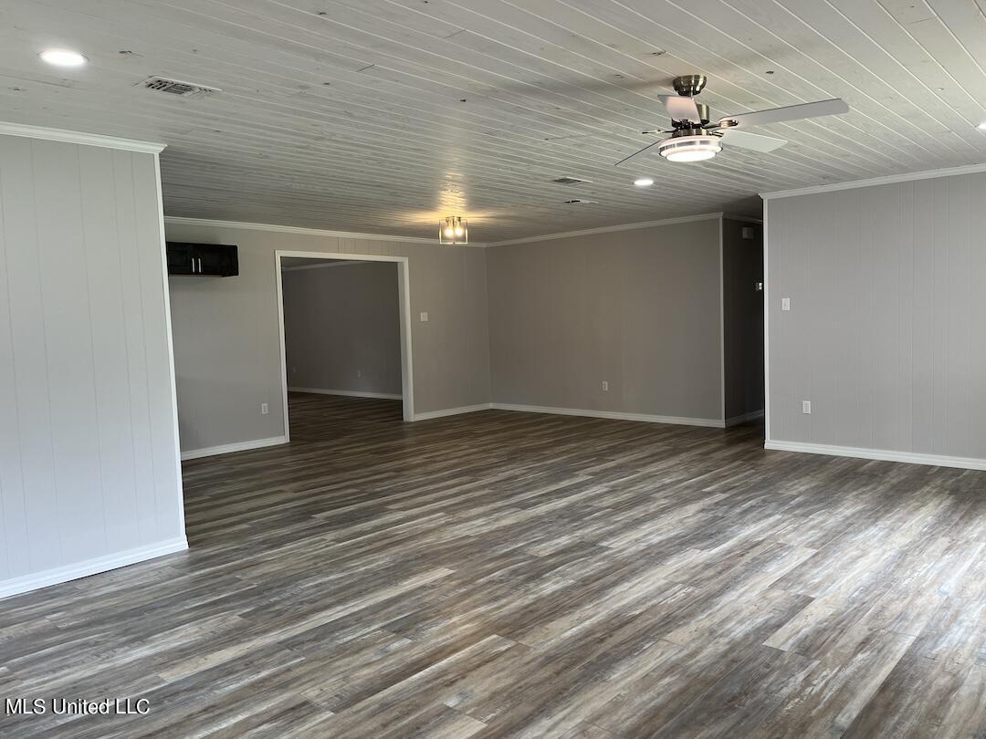 948 Clubhouse Drive Property Photo 18
