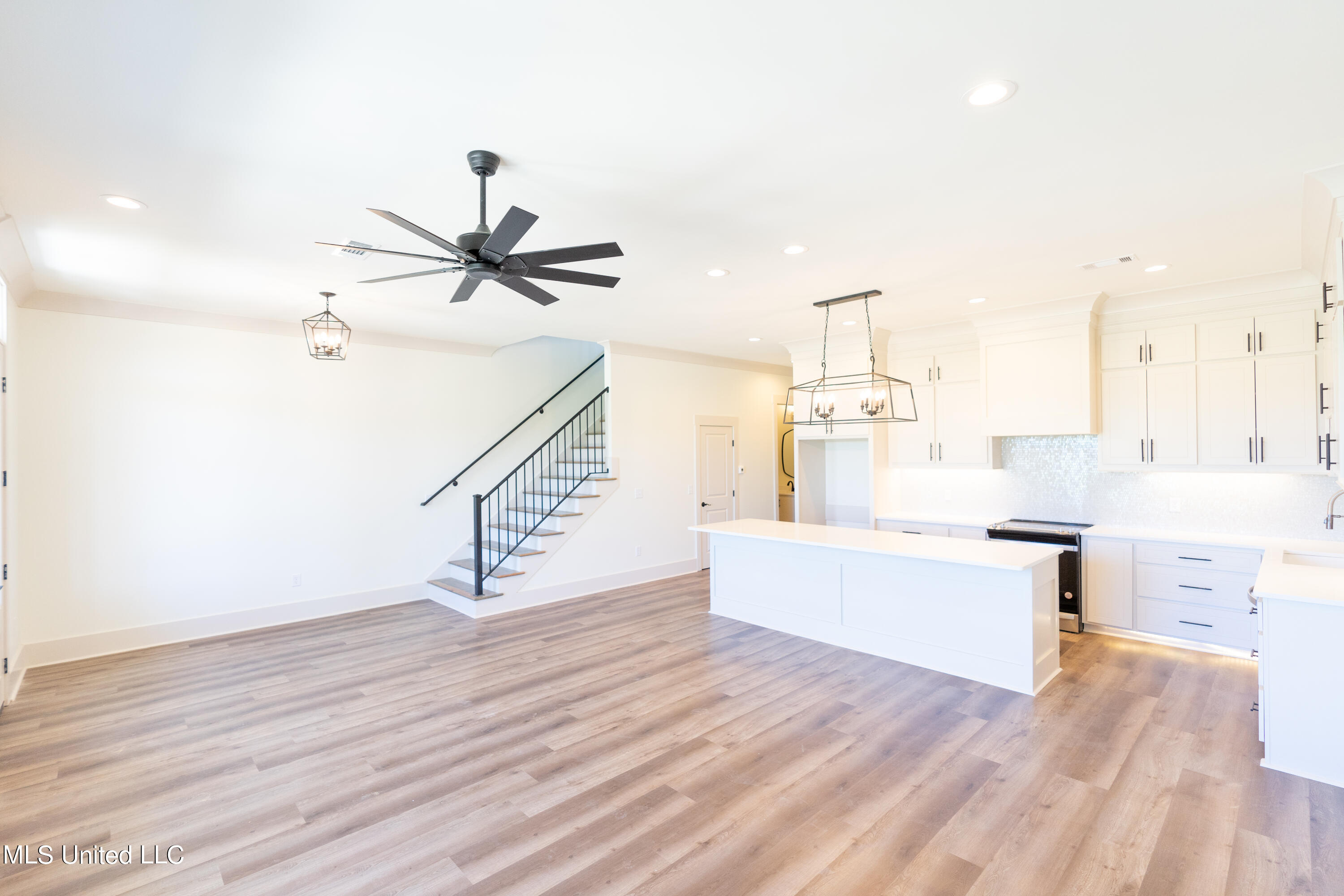 225 Harmony Street Property Photo 7