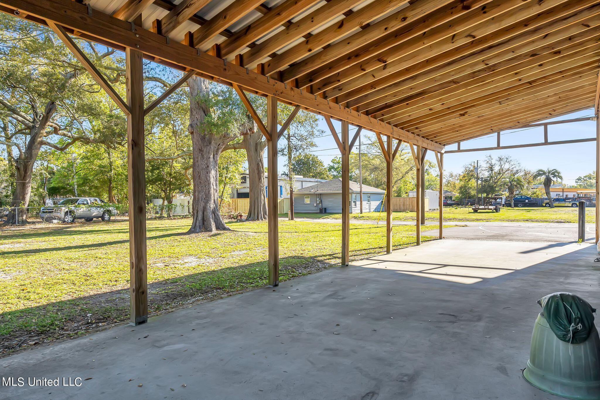1720 Pass Road Property Photo 9