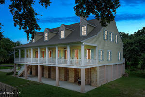 794 W Beach Boulevard Property Photo 3