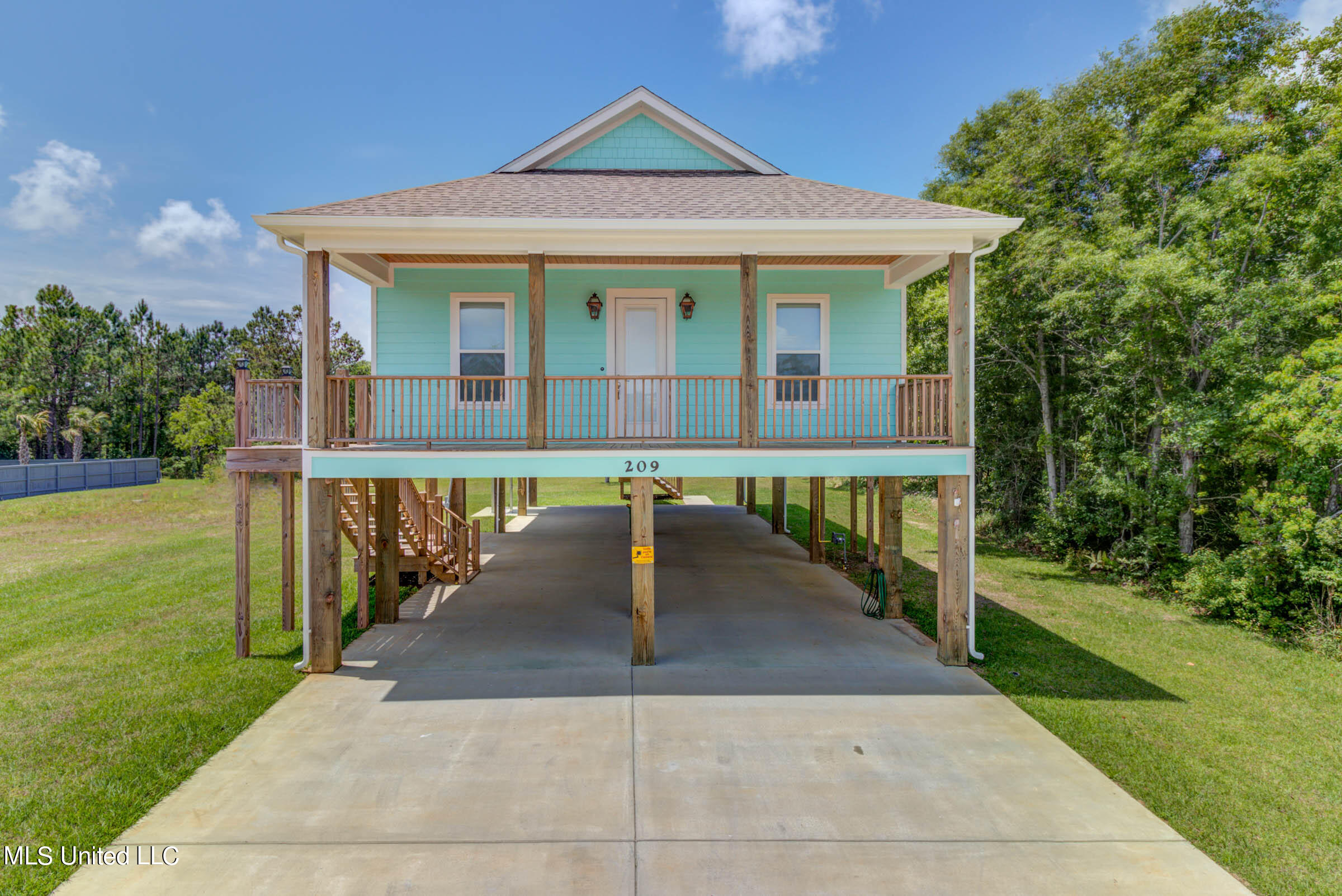 209 White Harbor Road Property Photo 1