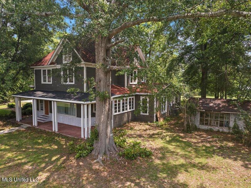 221 Magnolia Drive Property Photo 1
