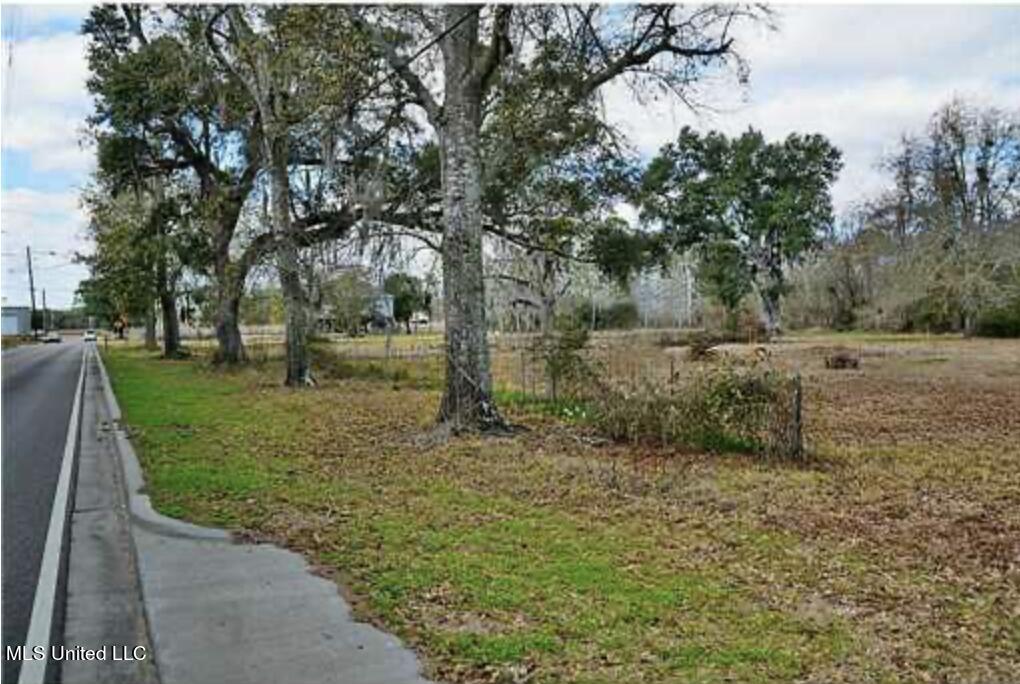 3220 Longfellow Road Property Photo 2