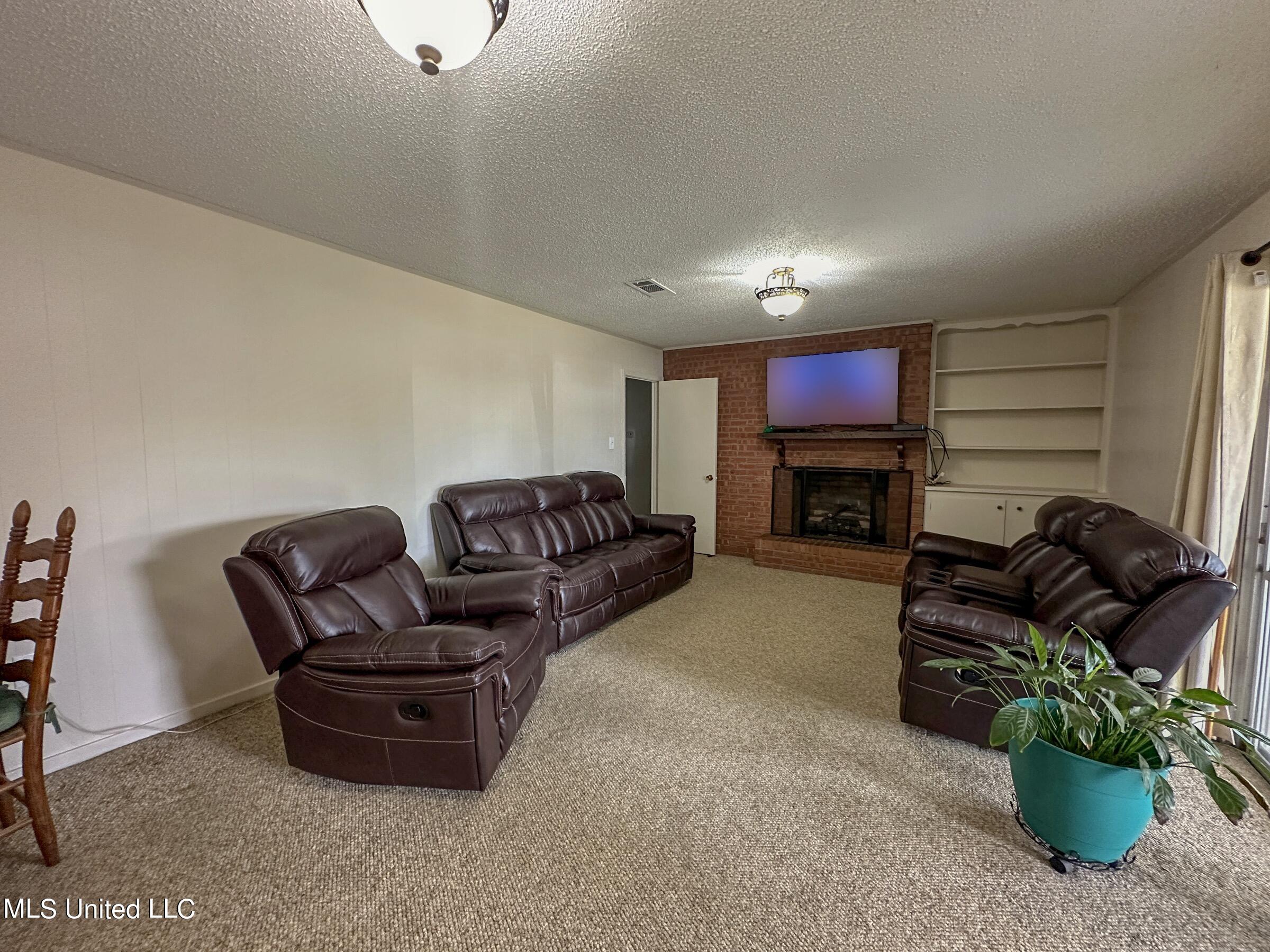 1206 Shady Glen Drive Property Photo 11