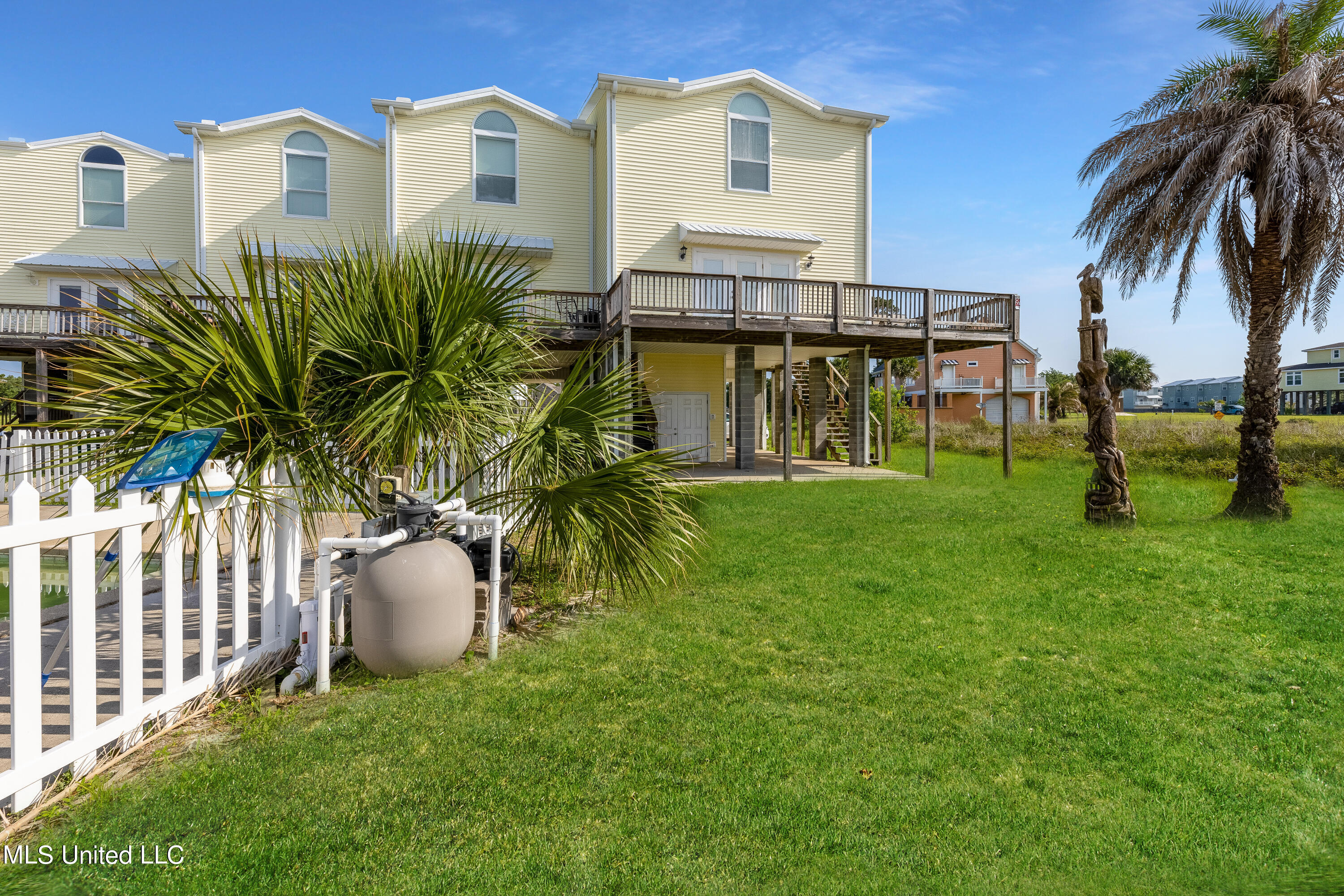 800 W Beach Boulevard Property Photo 3