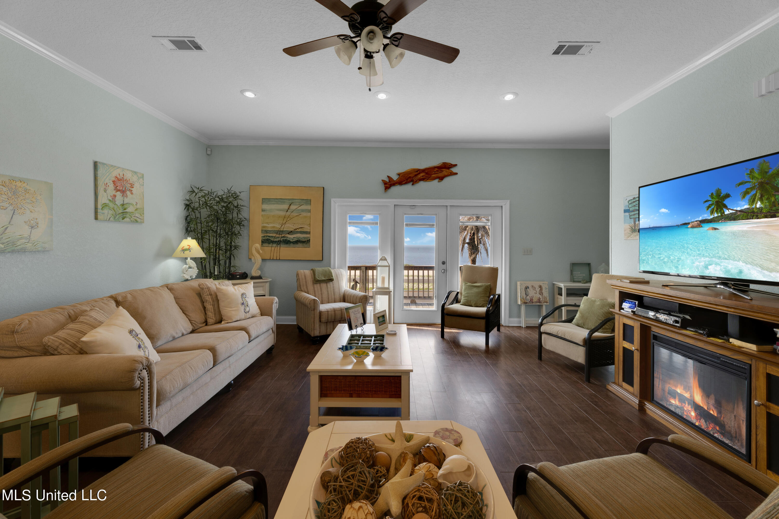 800 W Beach Boulevard Property Photo 5