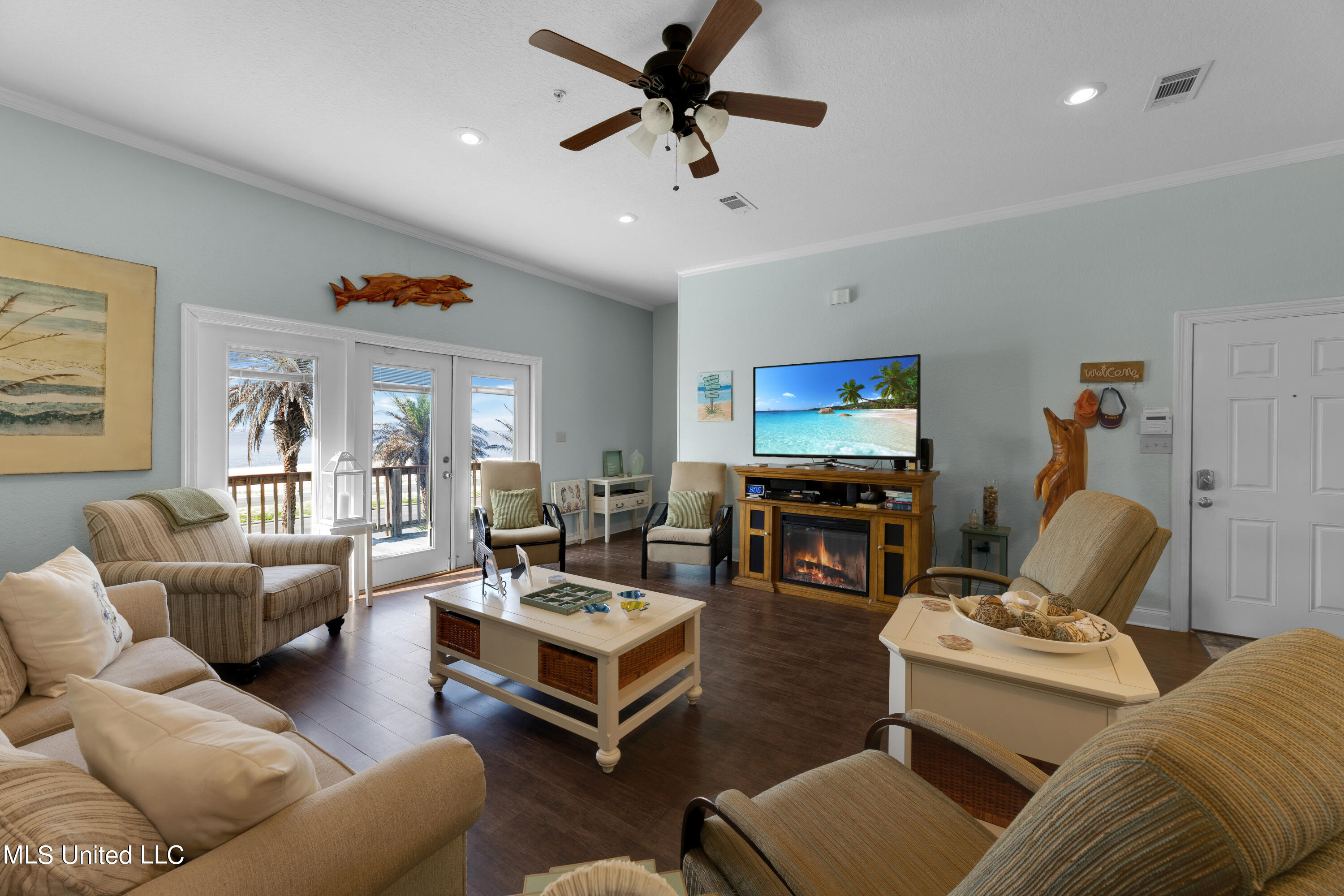 800 W Beach Boulevard Property Photo 7