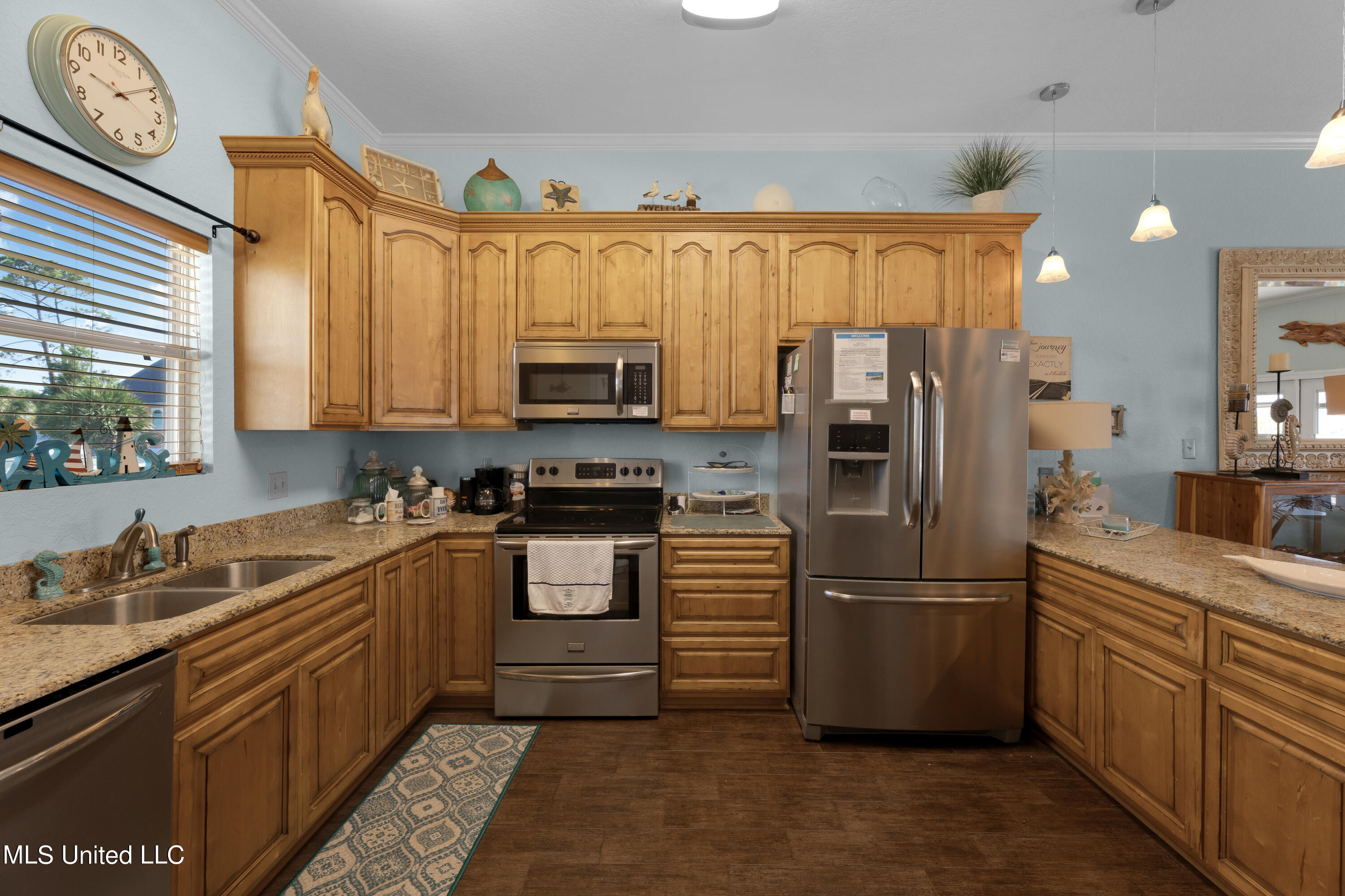 800 W Beach Boulevard Property Photo 9