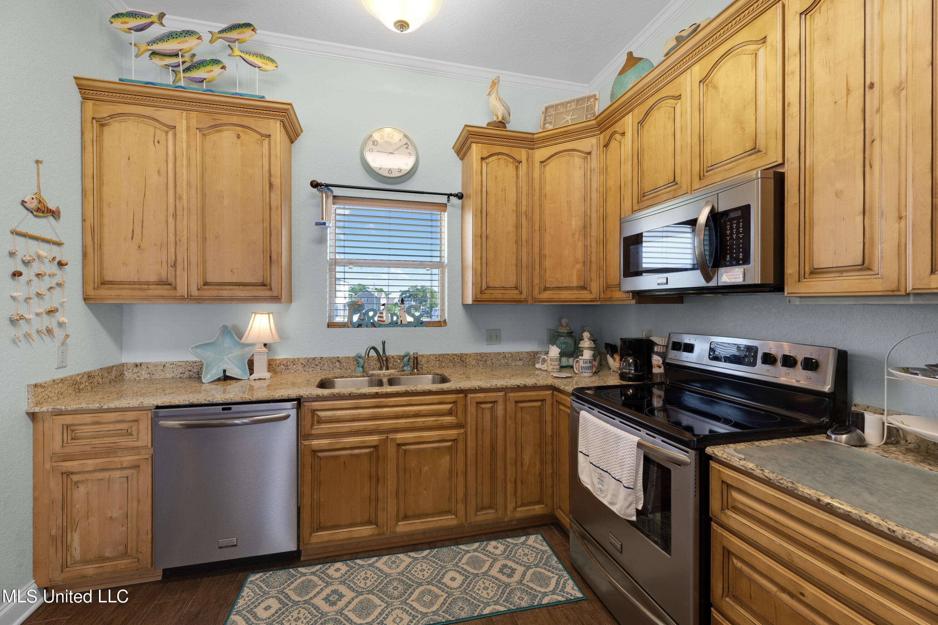 800 W Beach Boulevard Property Photo 10