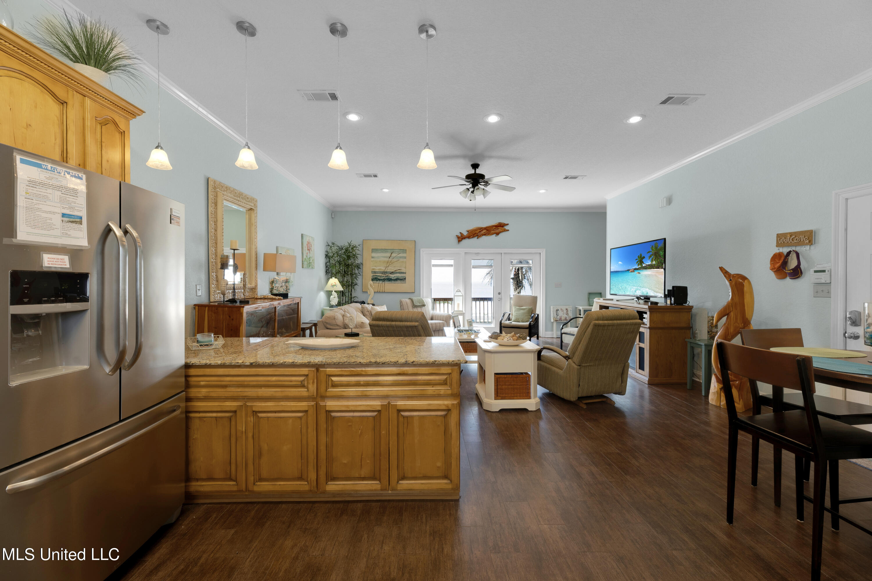 800 W Beach Boulevard Property Photo 11