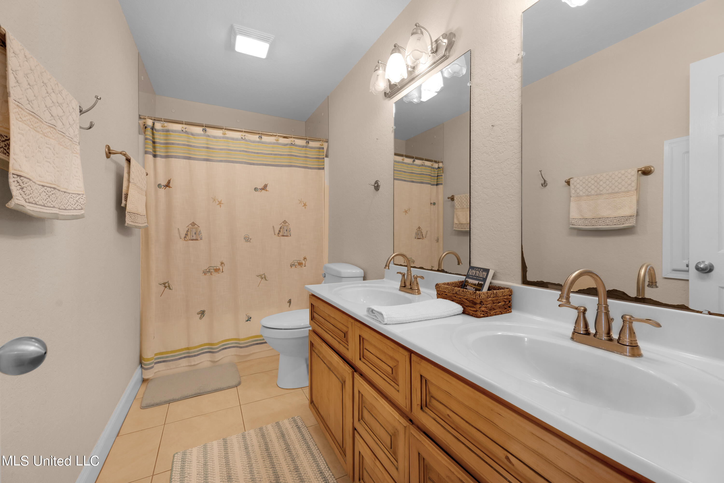 800 W Beach Boulevard Property Photo 18