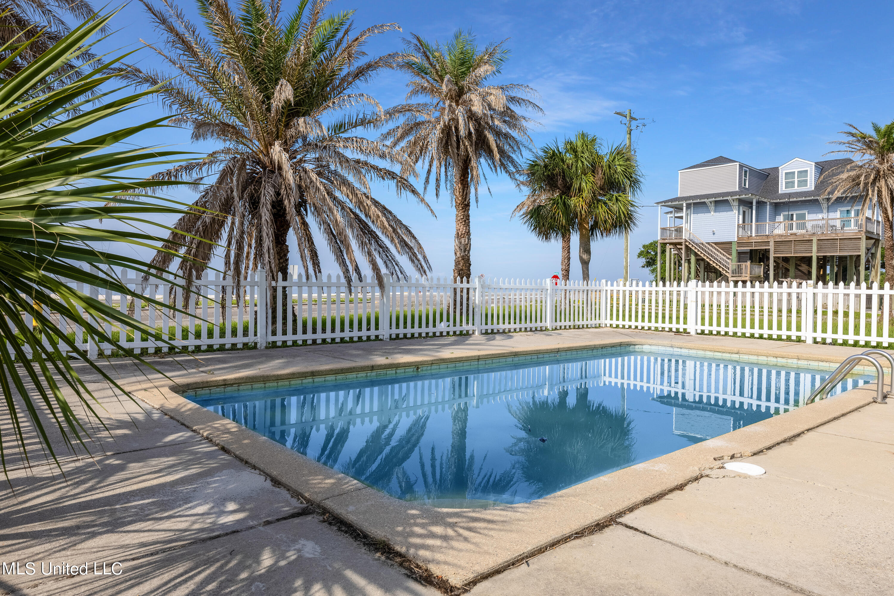 800 W Beach Boulevard Property Photo 20