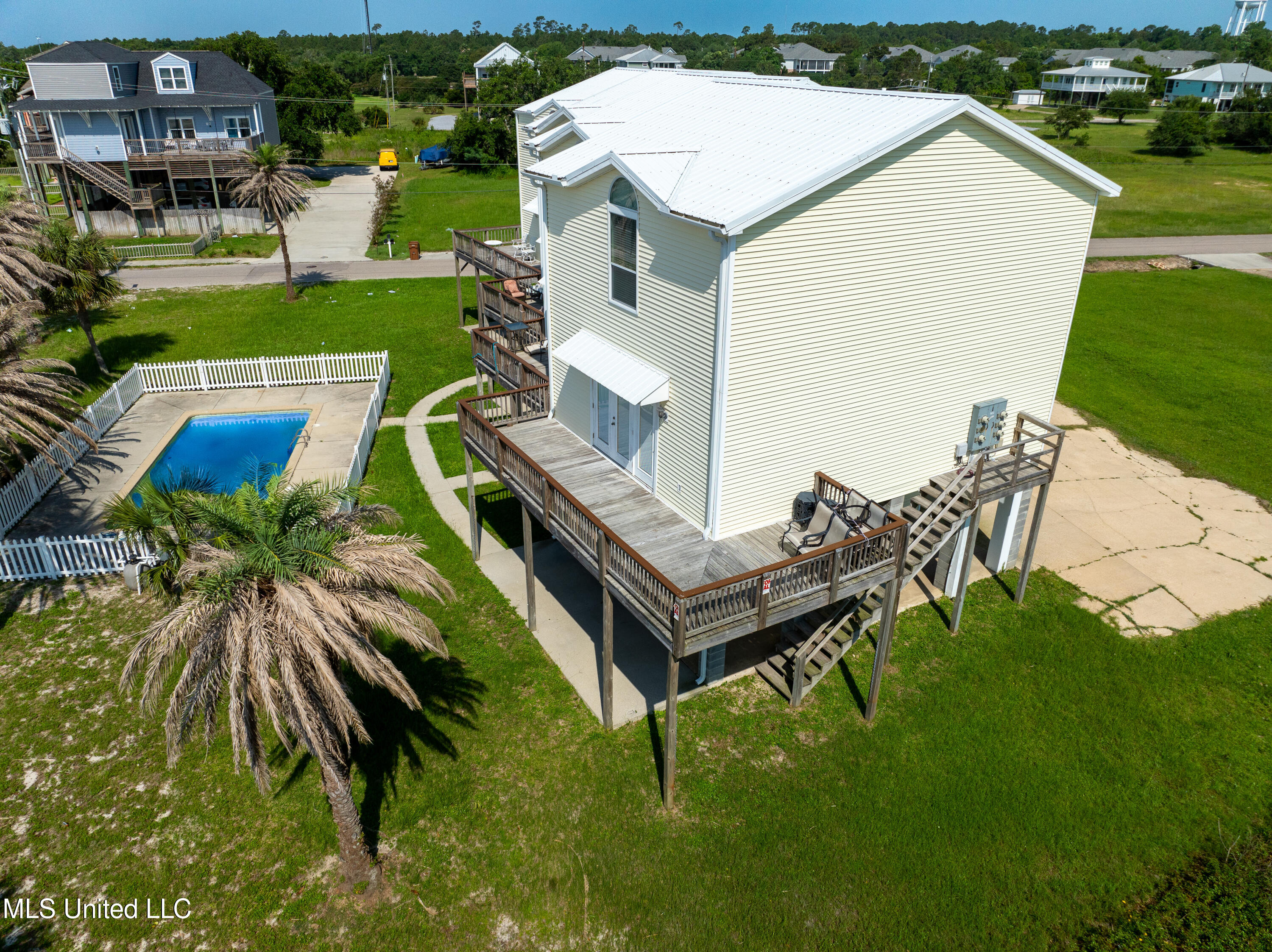 800 W Beach Boulevard Property Photo 24