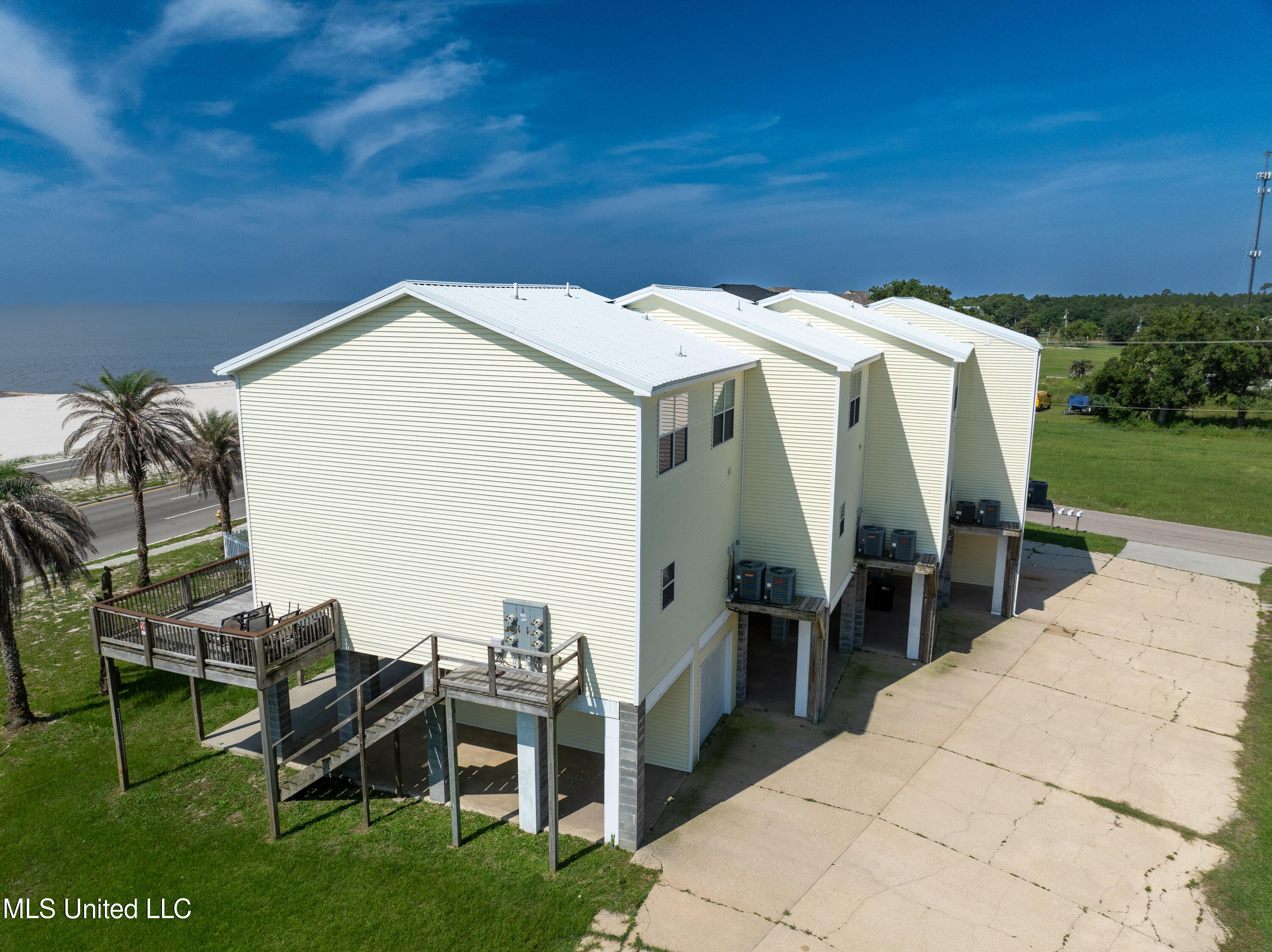800 W Beach Boulevard Property Photo 25