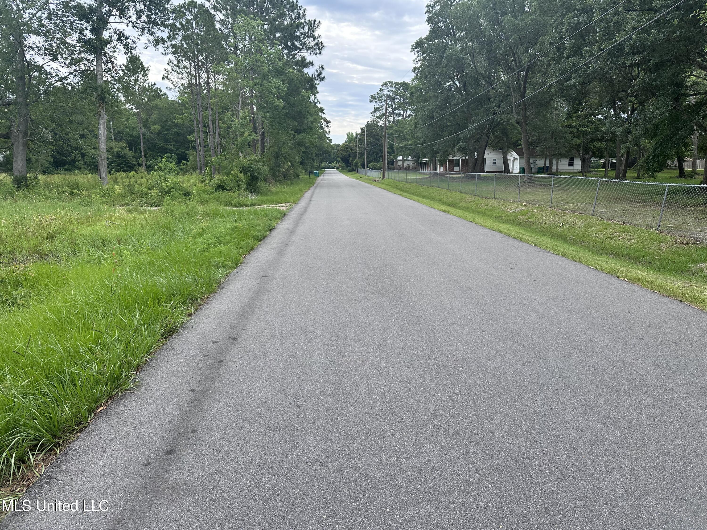 7904 Edgewater Boulevard Property Photo 5