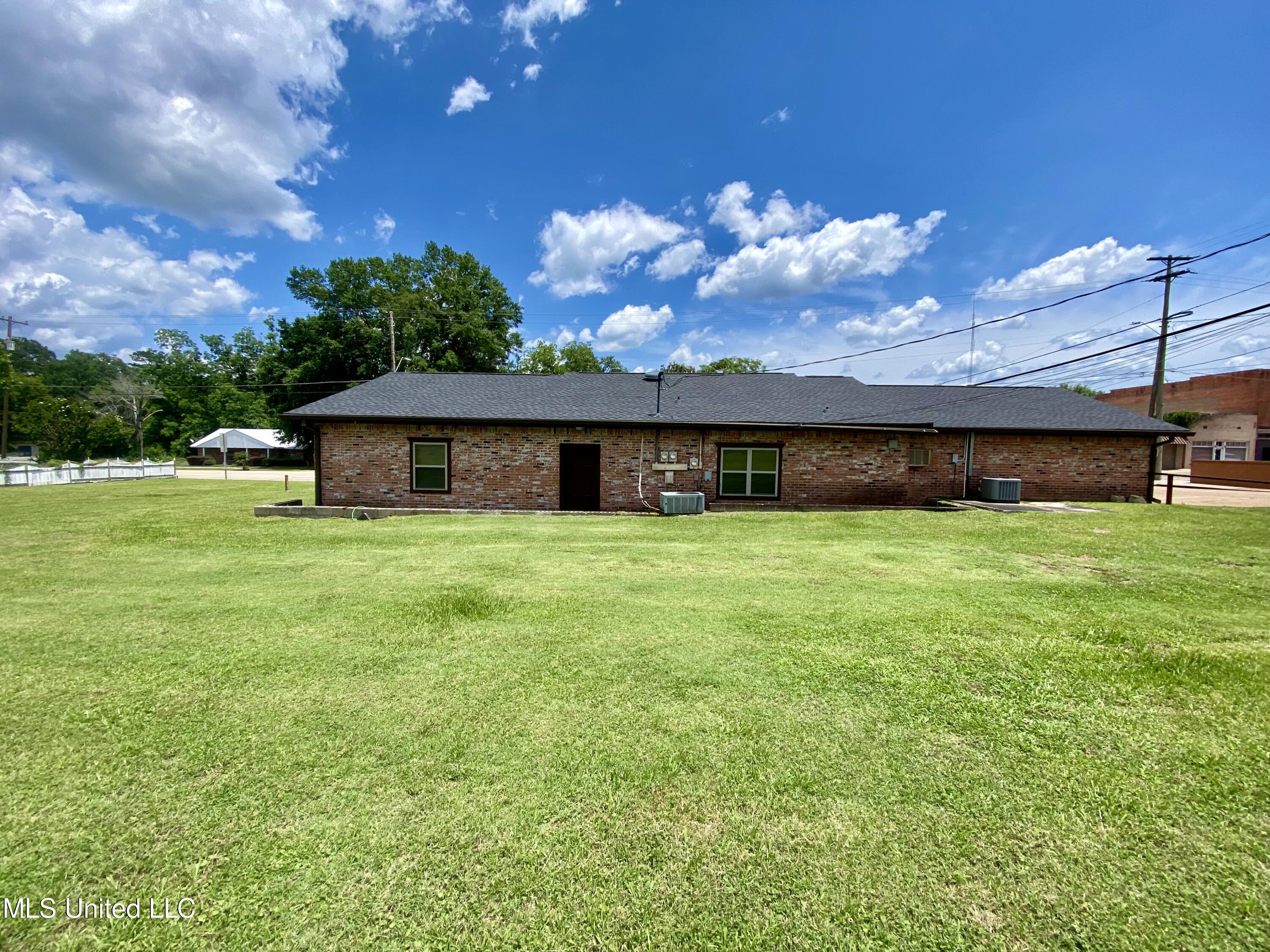 2405 Columbia Avenue Property Photo 3