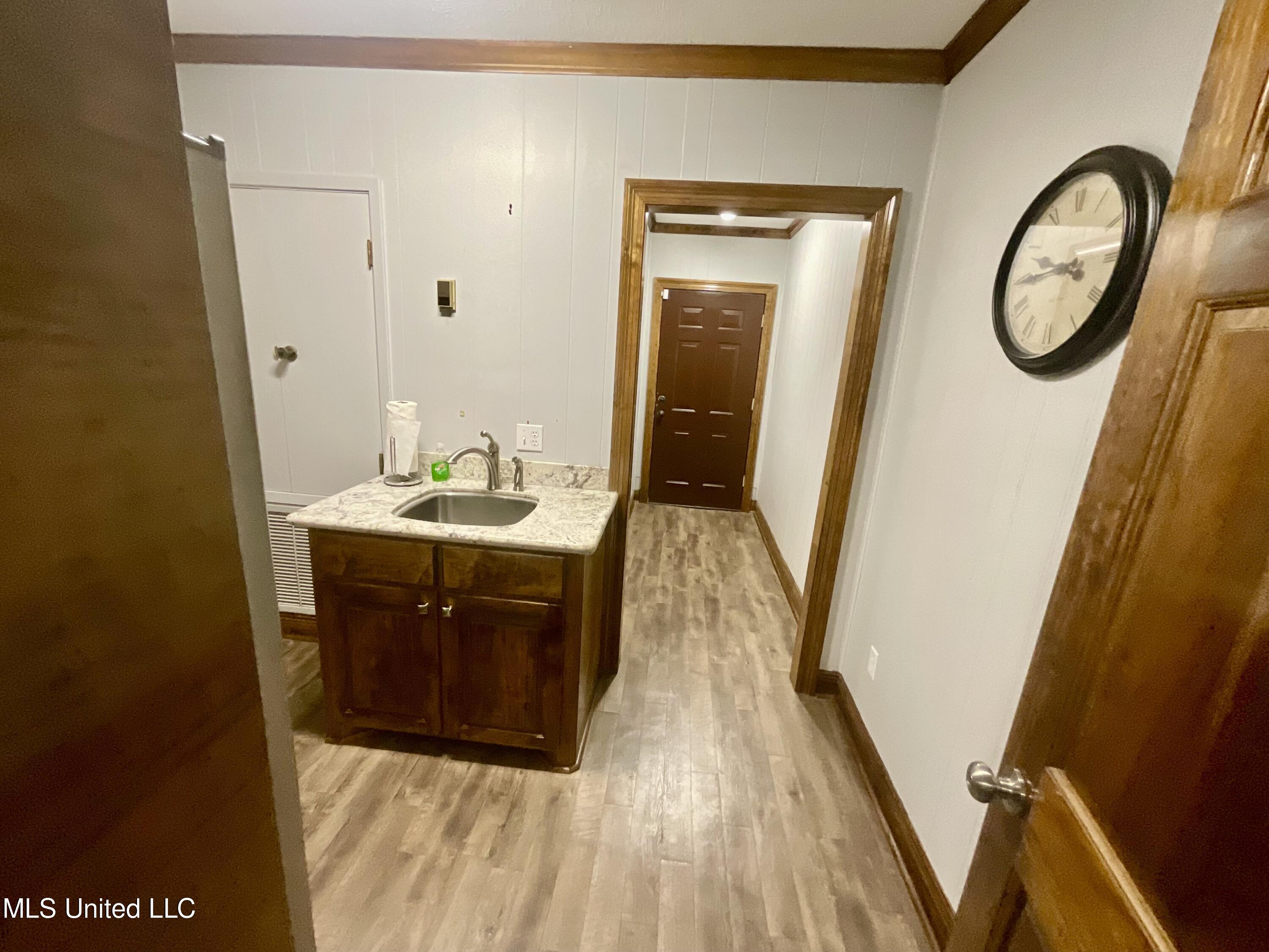 2405 Columbia Avenue Property Photo 10