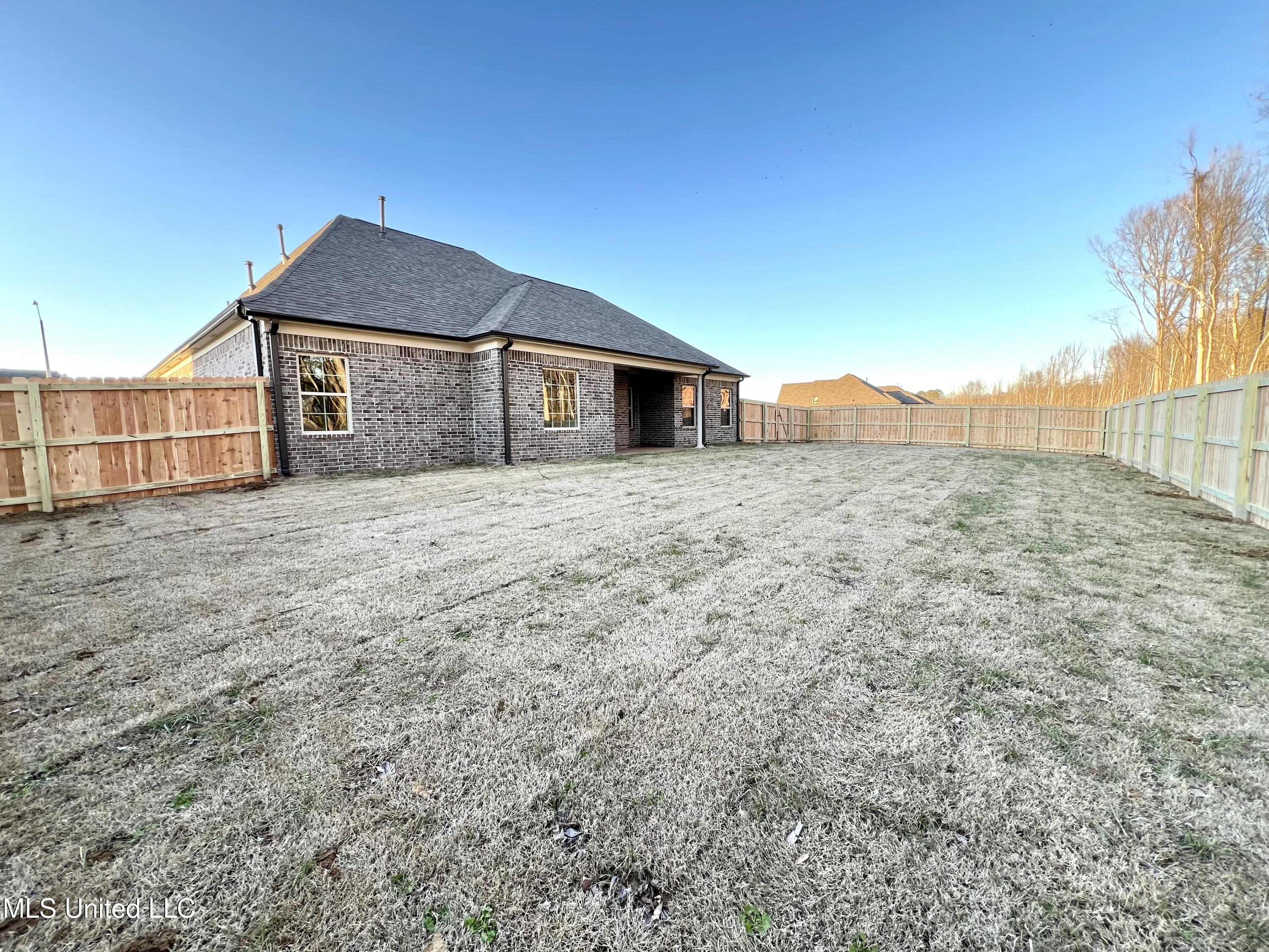 2406 Scott Meadows Lane Property Photo 6