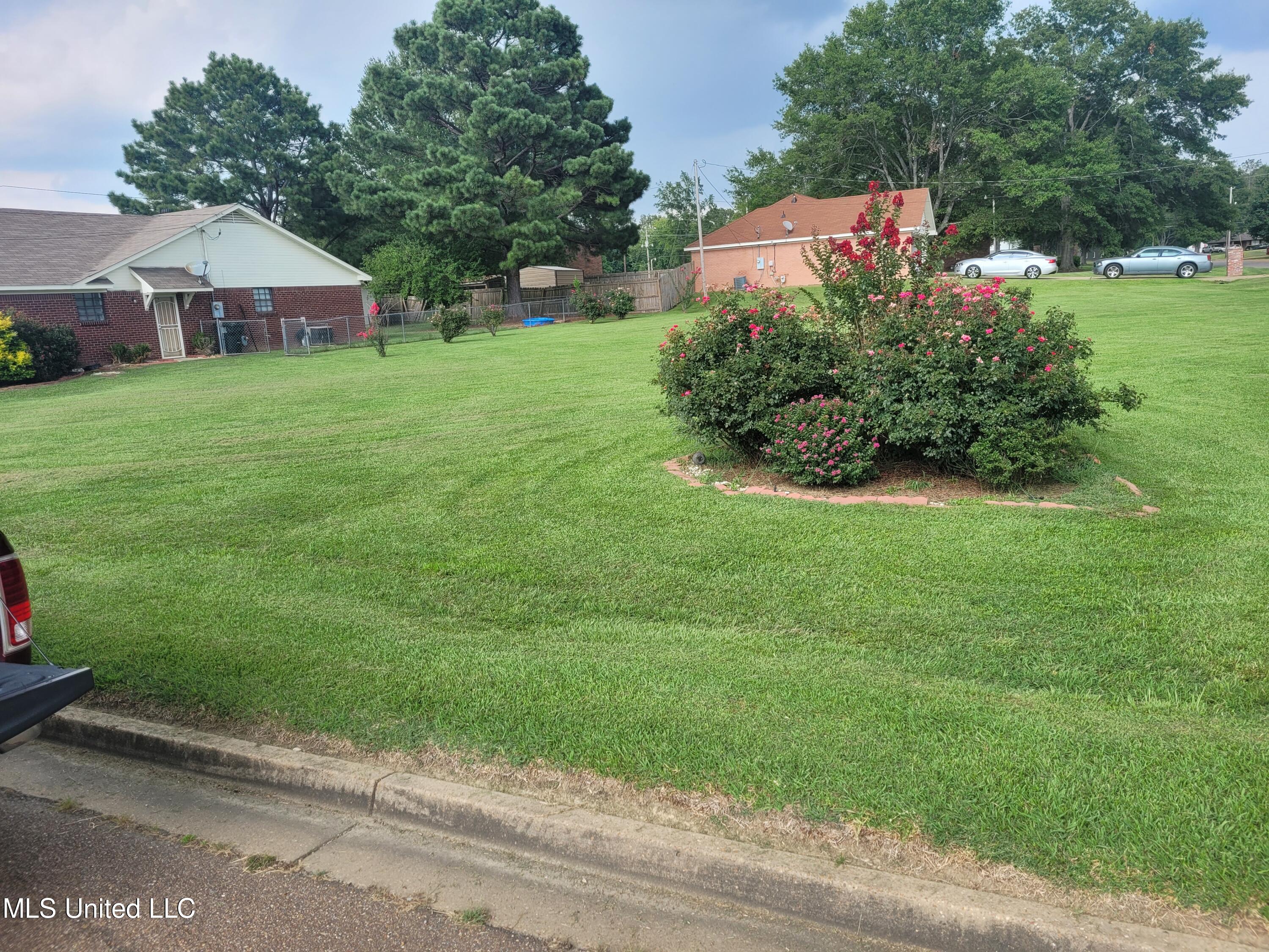 700 Wayne Drive Property Photo 3