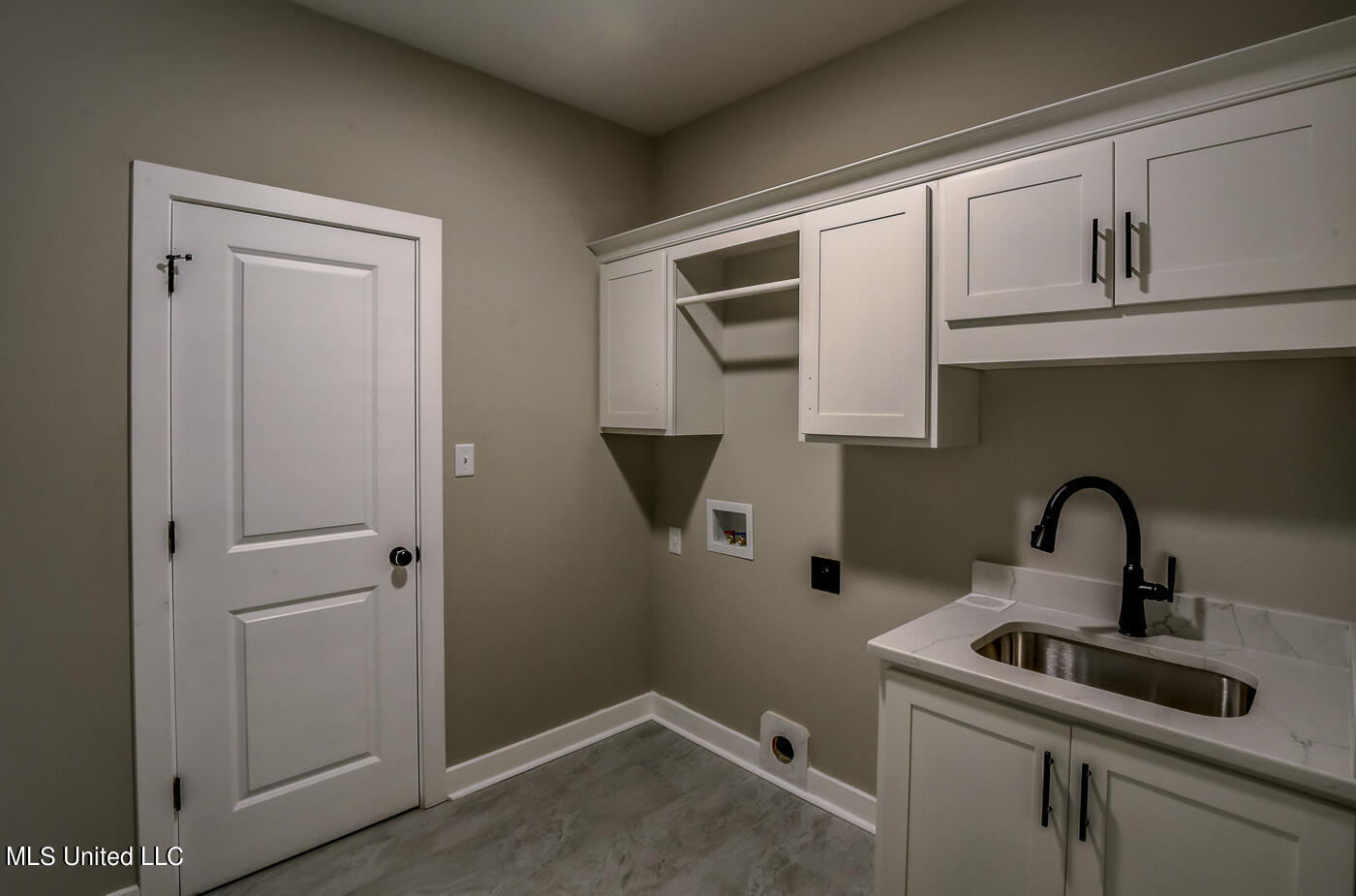 1528 Tributary Drive Property Photo 7