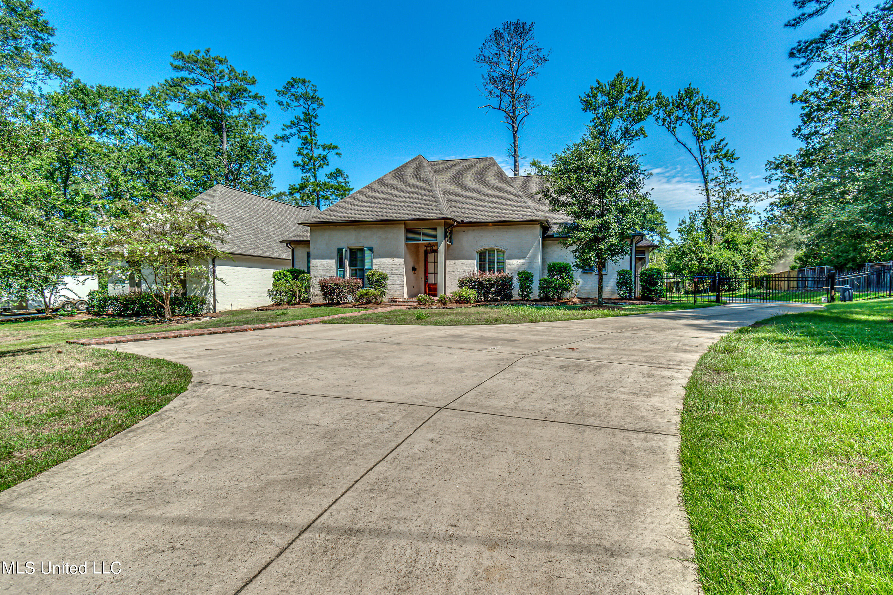2024 E Northside Drive Property Photo
