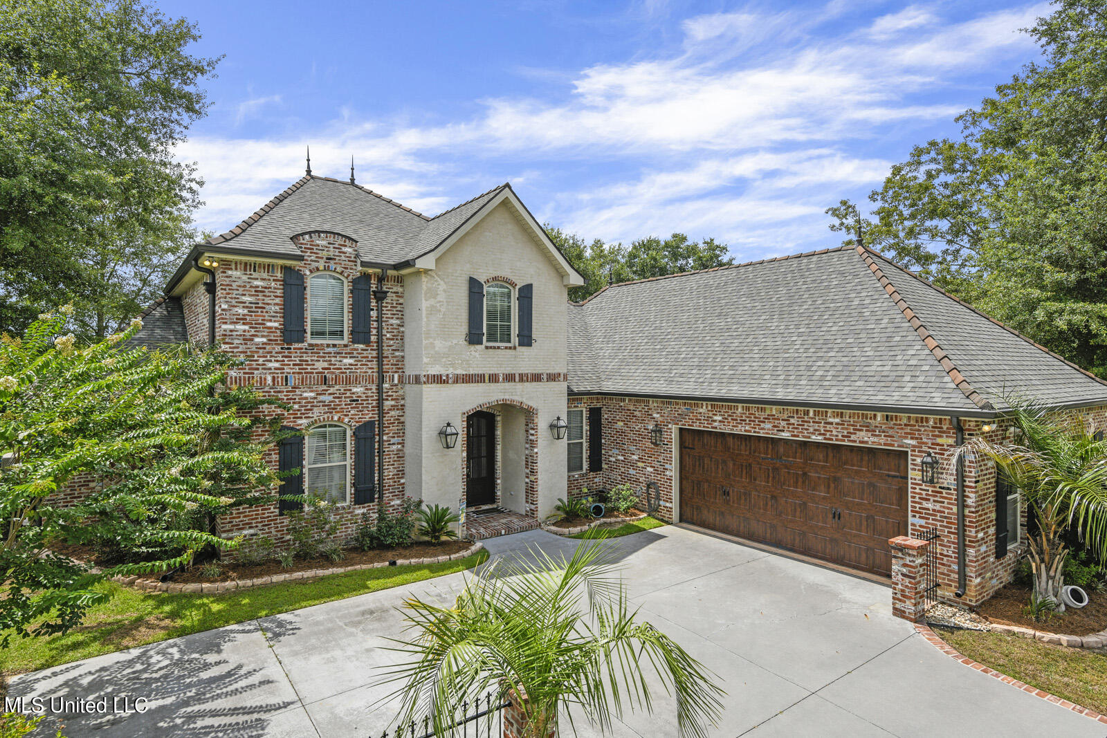 15145 Dixie Oaks Drive Property Photo 1
