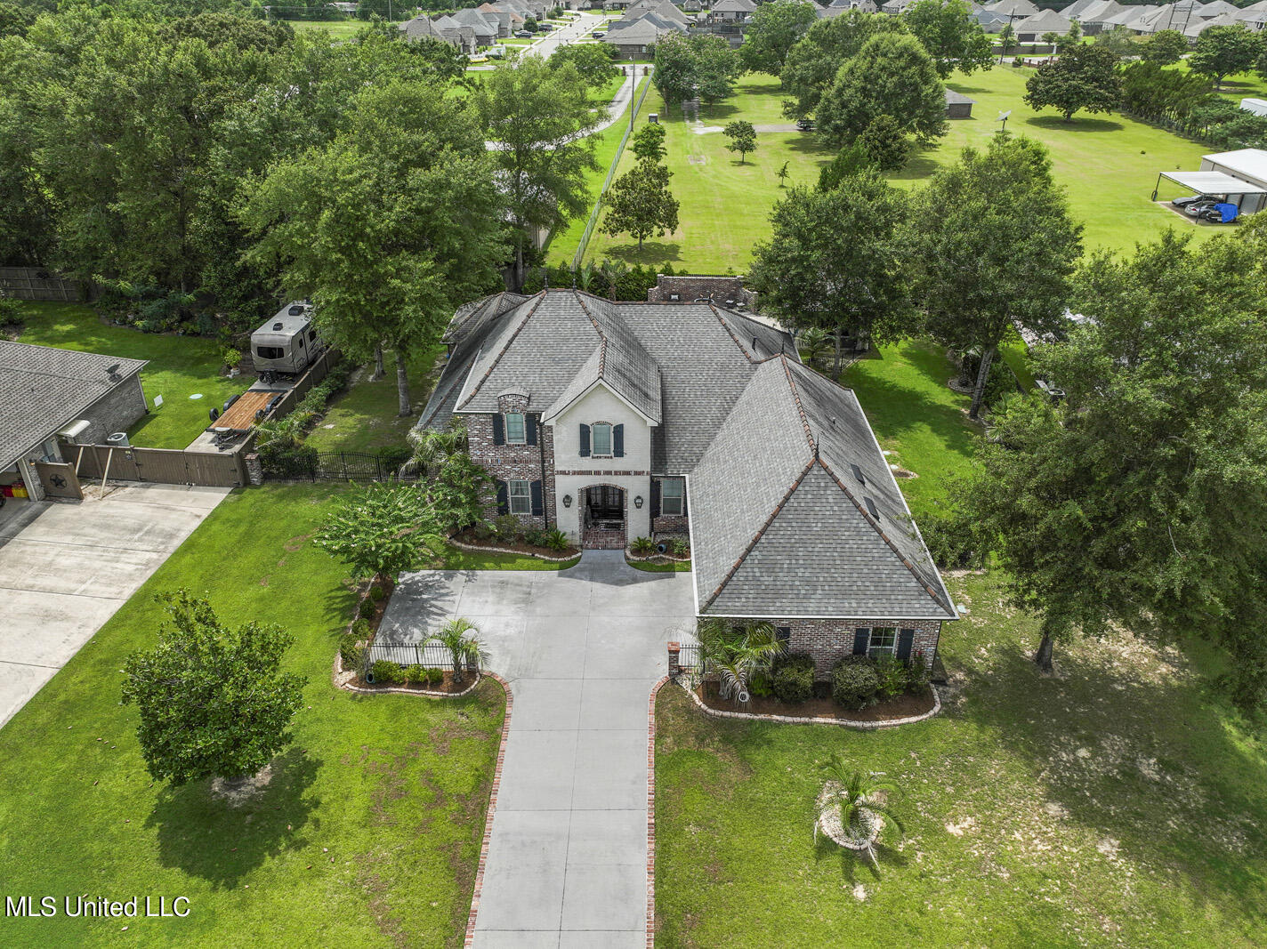 15145 Dixie Oaks Drive Property Photo 4