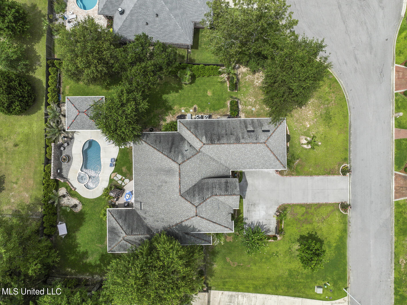 15145 Dixie Oaks Drive Property Photo 6