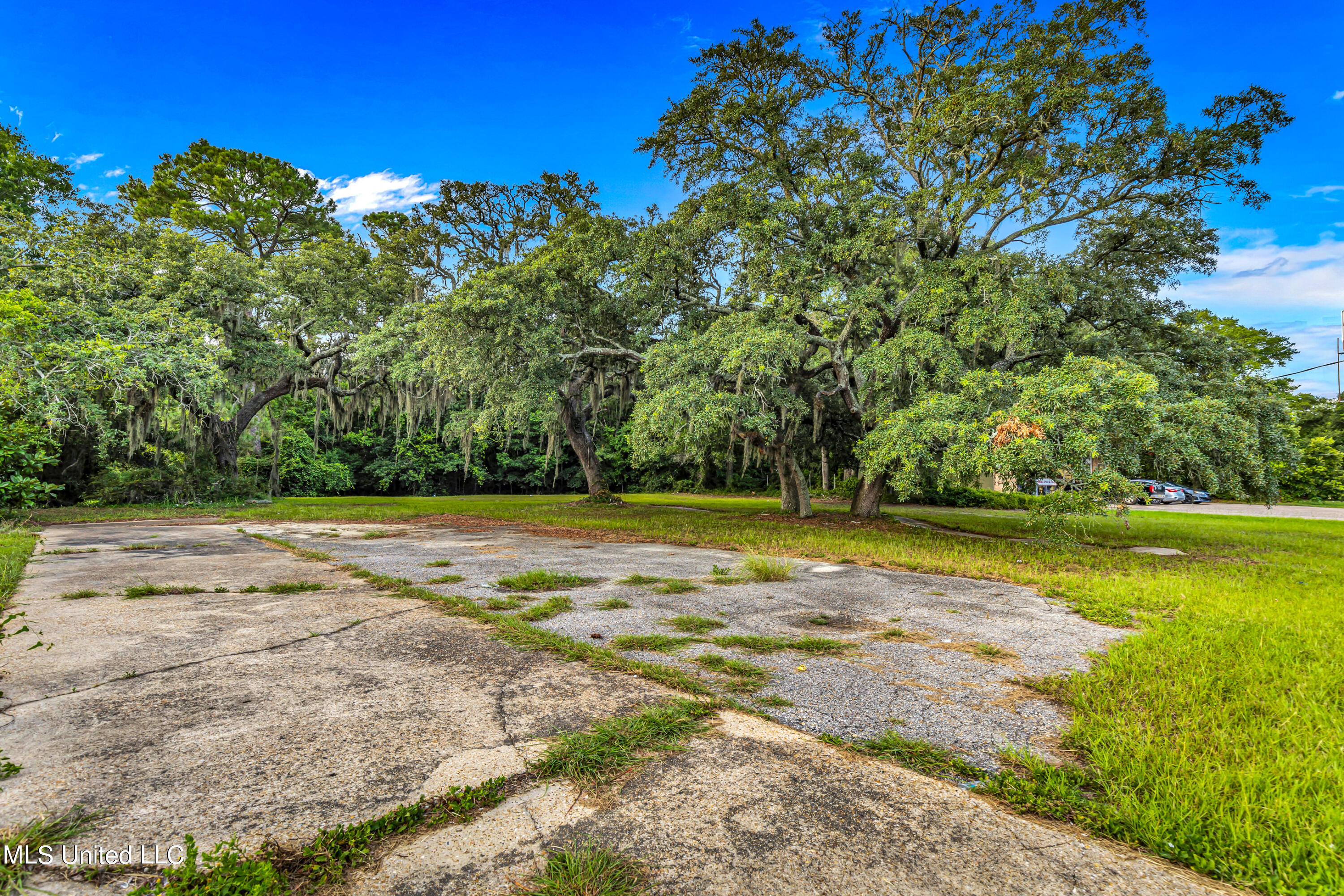 1864 E Pass Road Property Photo 14