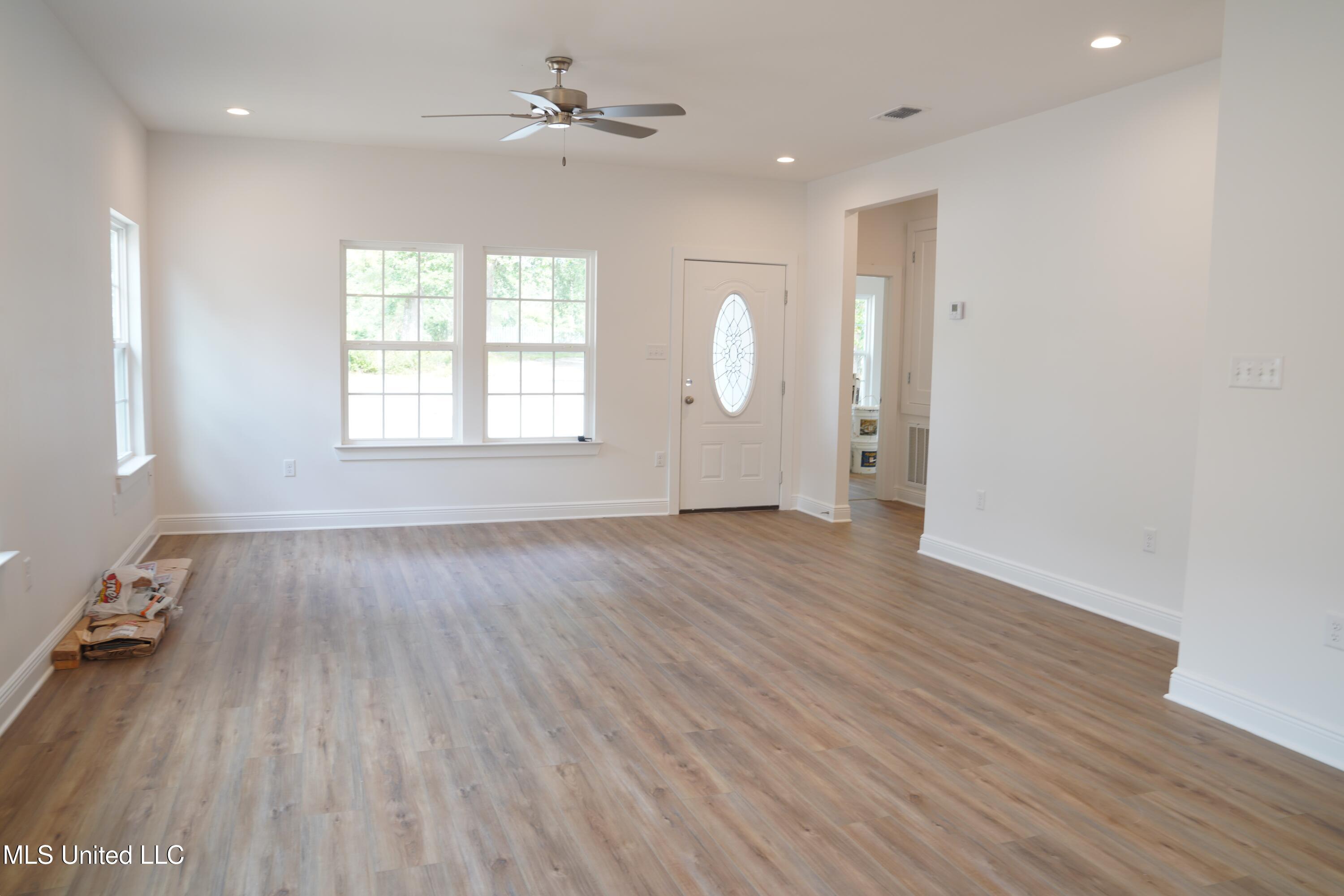 13463 Mary Avenue Property Photo 2