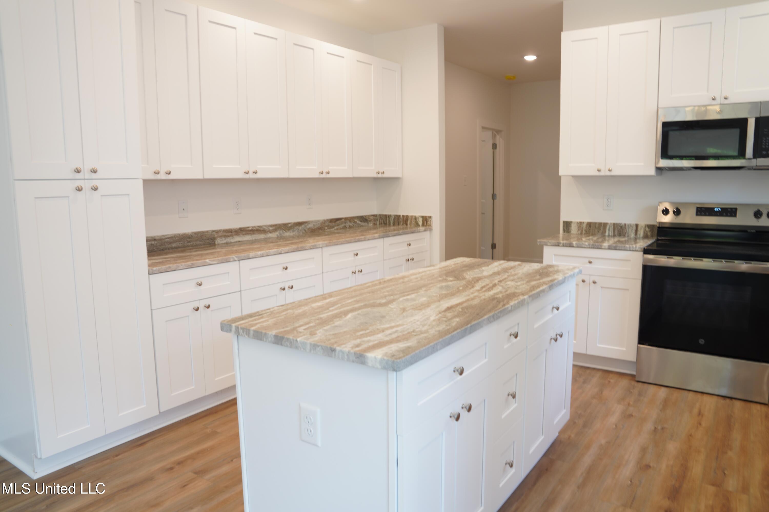 13463 Mary Avenue Property Photo 5