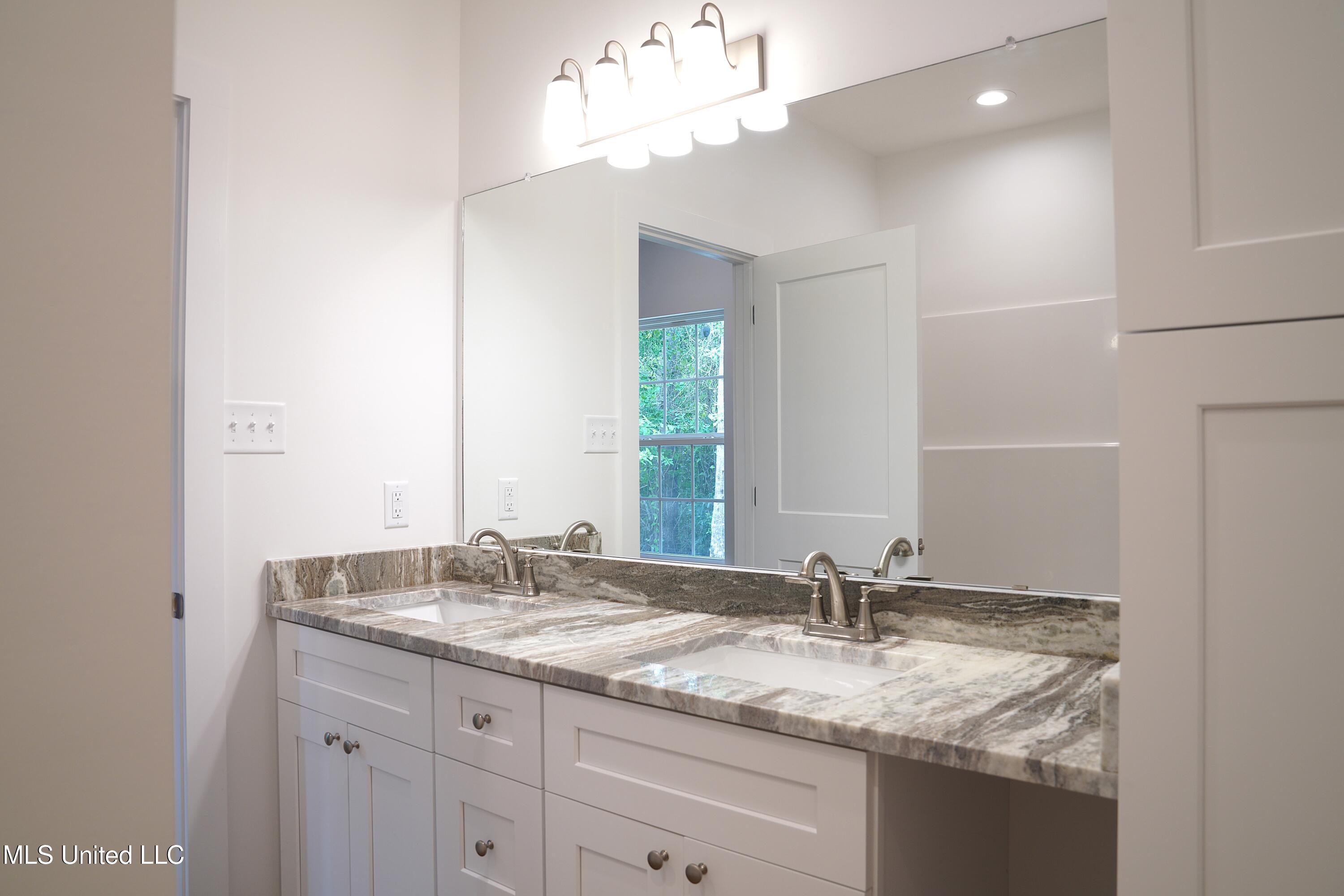 13463 Mary Avenue Property Photo 8