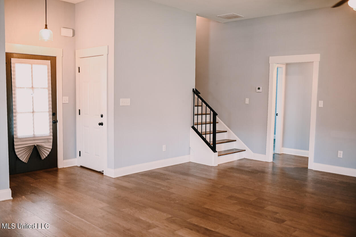 1150 Howell Way Property Photo 6