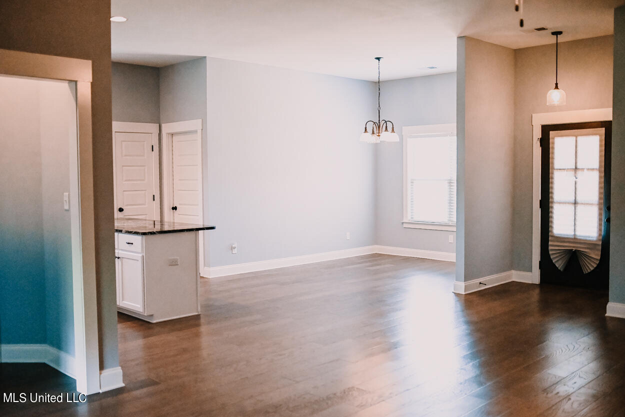 1150 Howell Way Property Photo 7