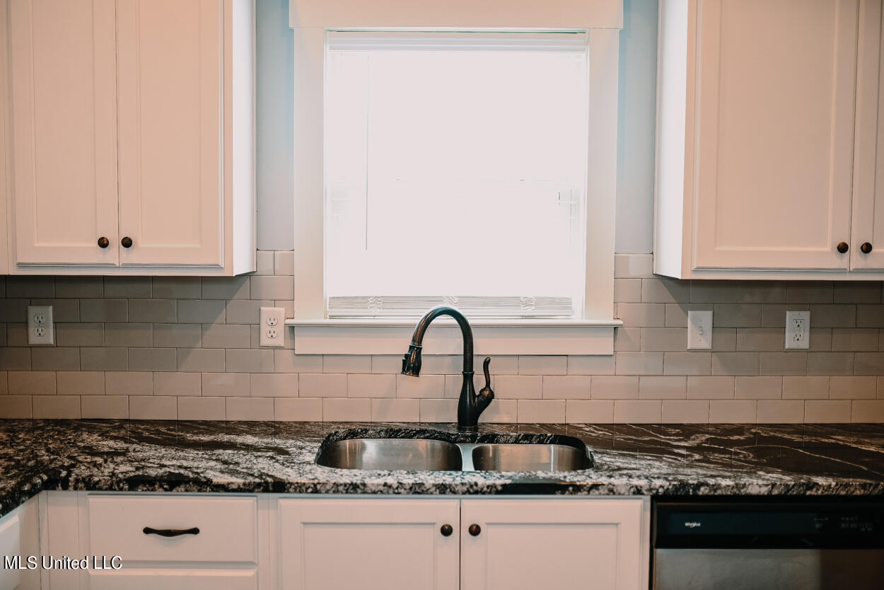 1150 Howell Way Property Photo 9