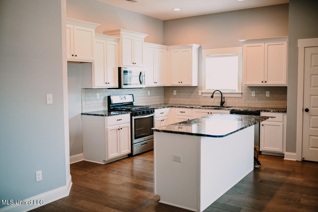 1150 Howell Way Property Photo 11