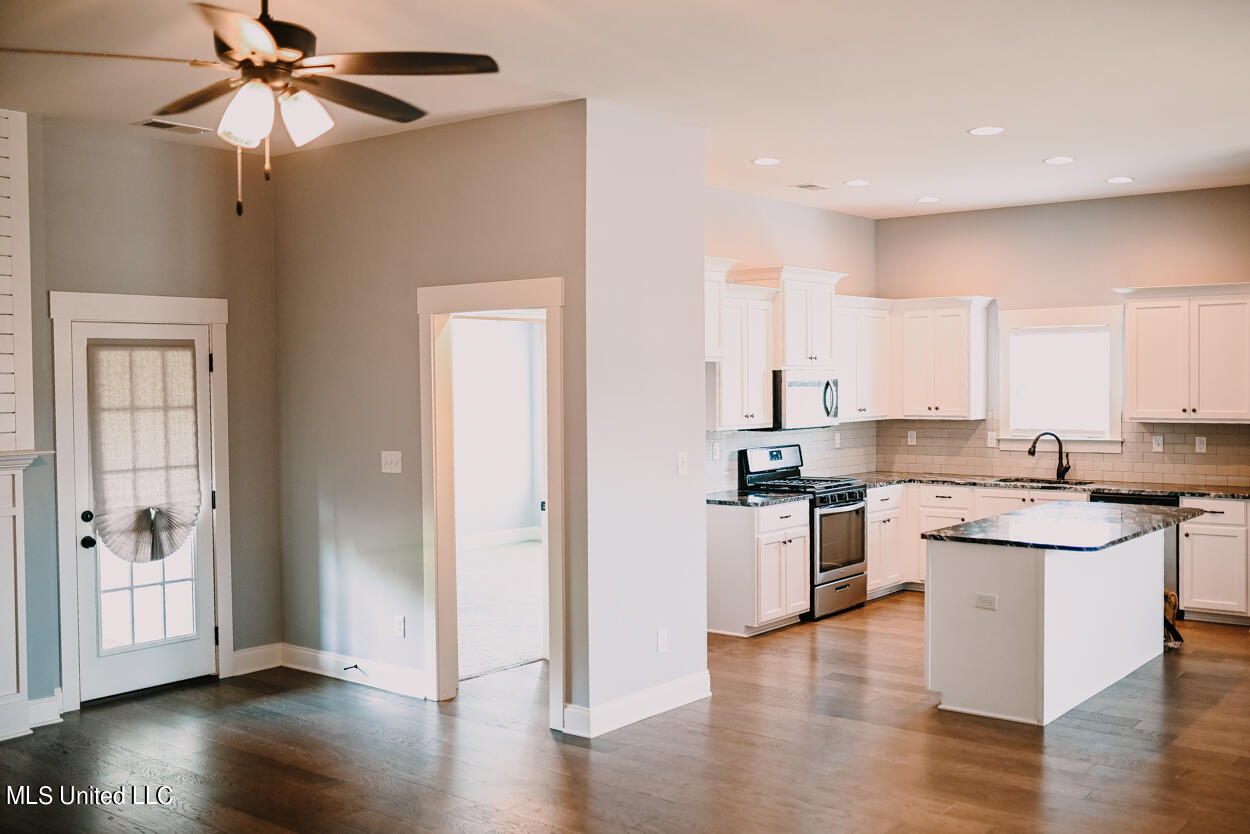 1150 Howell Way Property Photo 14