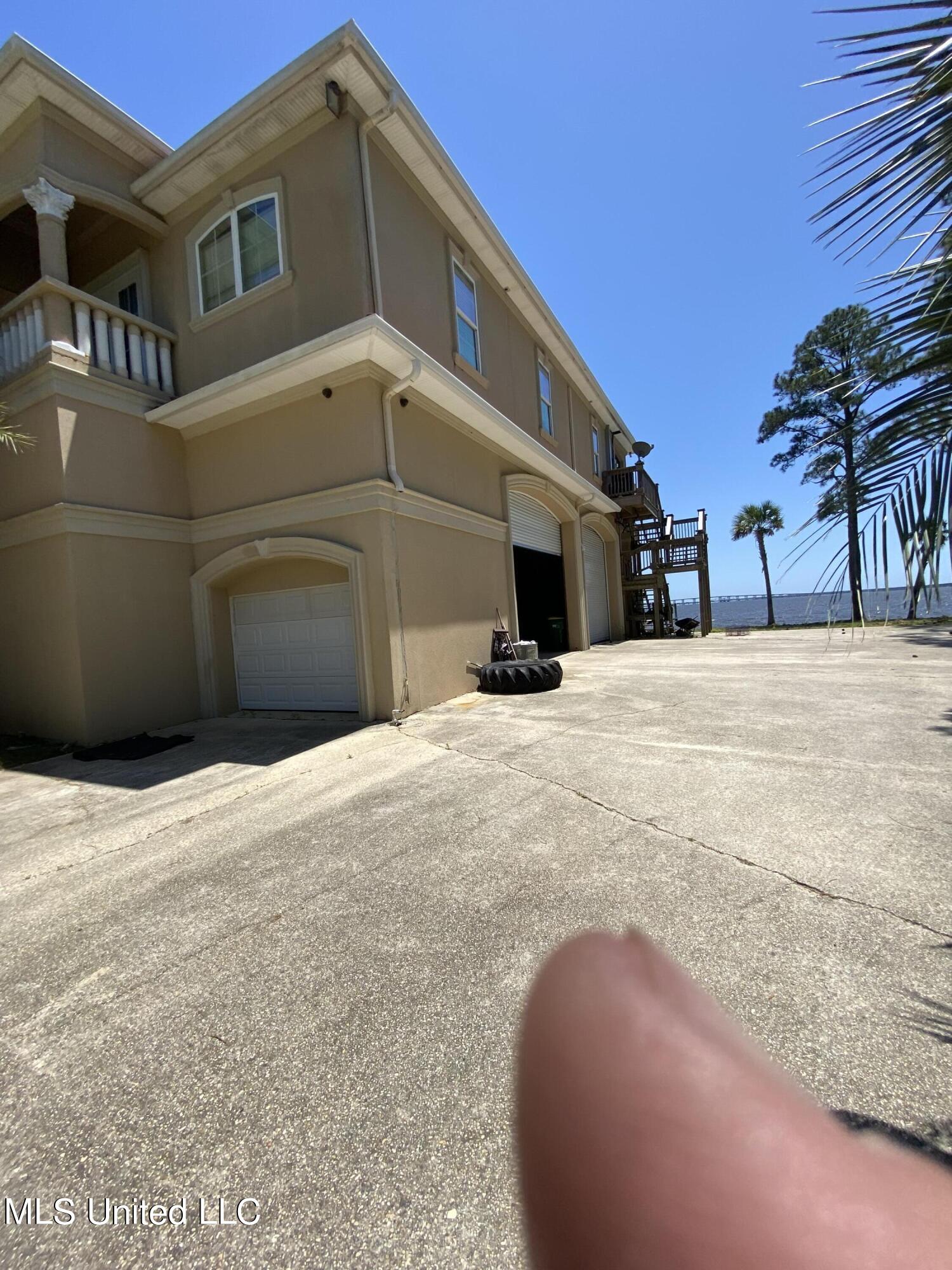 15105 Hummingbird Lane Property Photo 5
