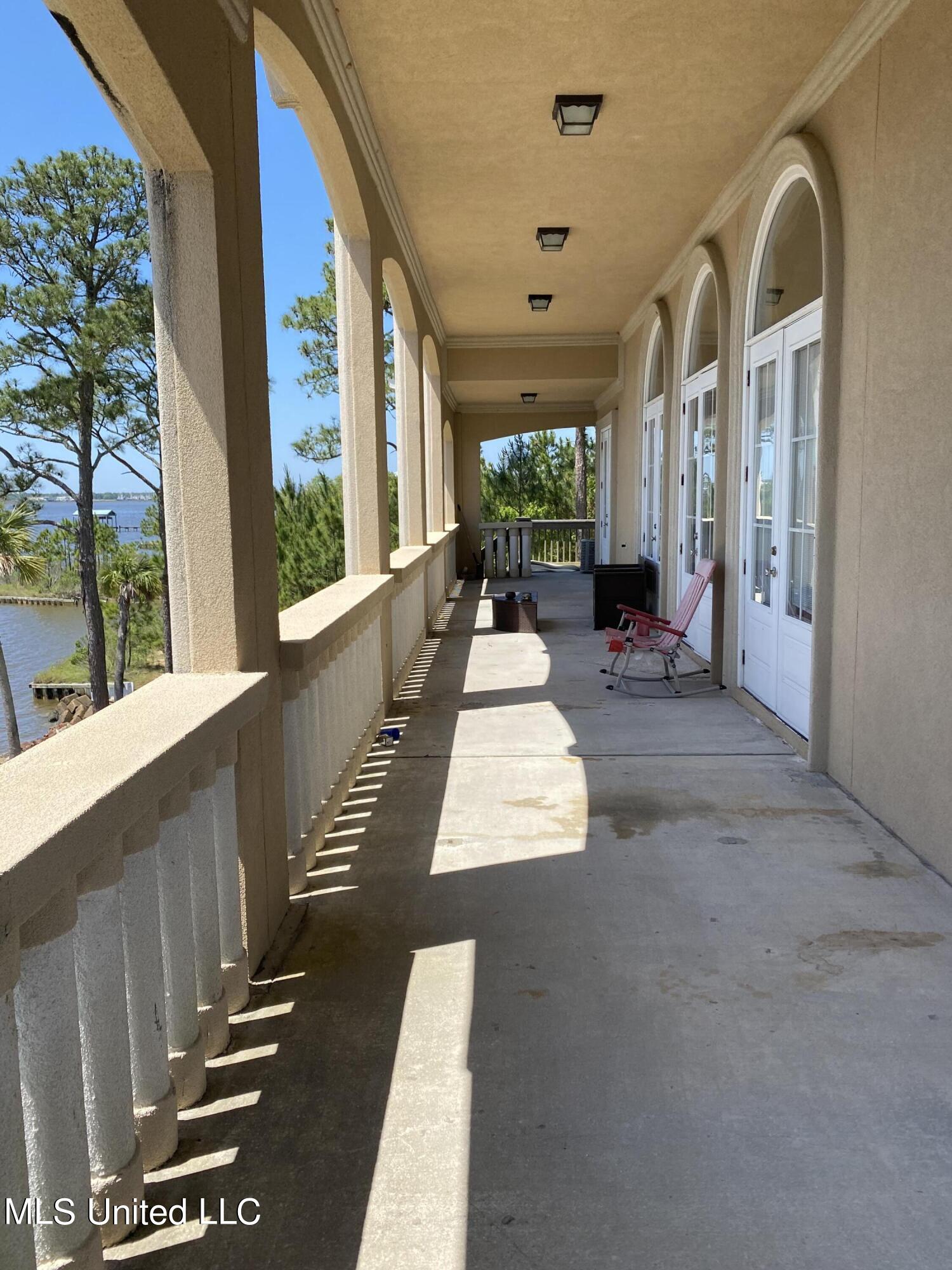 15105 Hummingbird Lane Property Photo 6