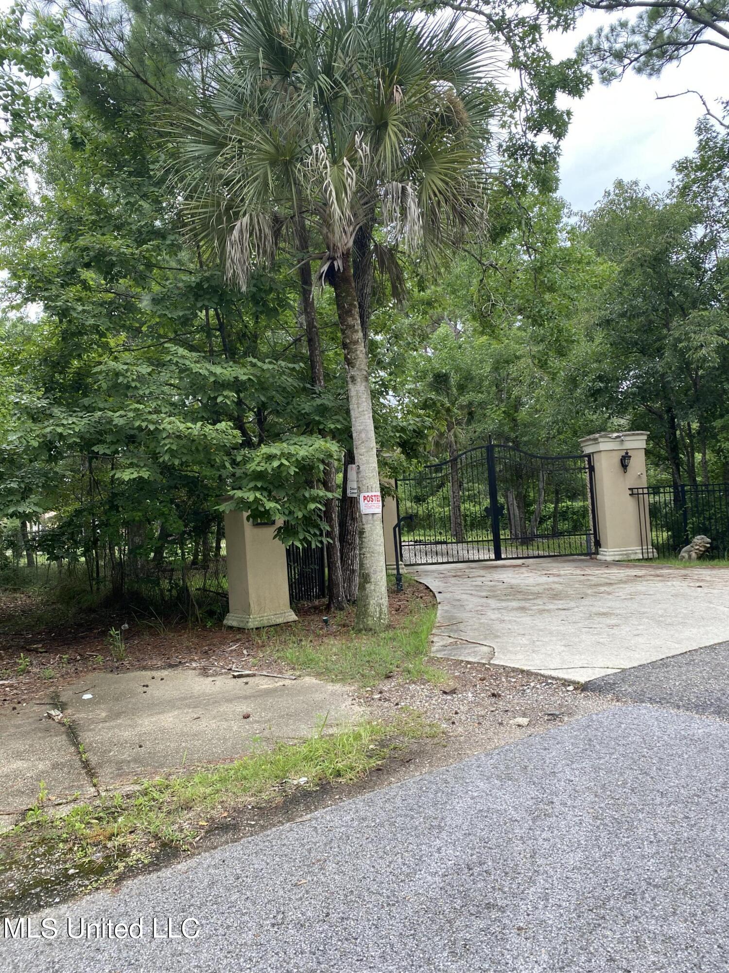 15105 Hummingbird Lane Property Photo 32
