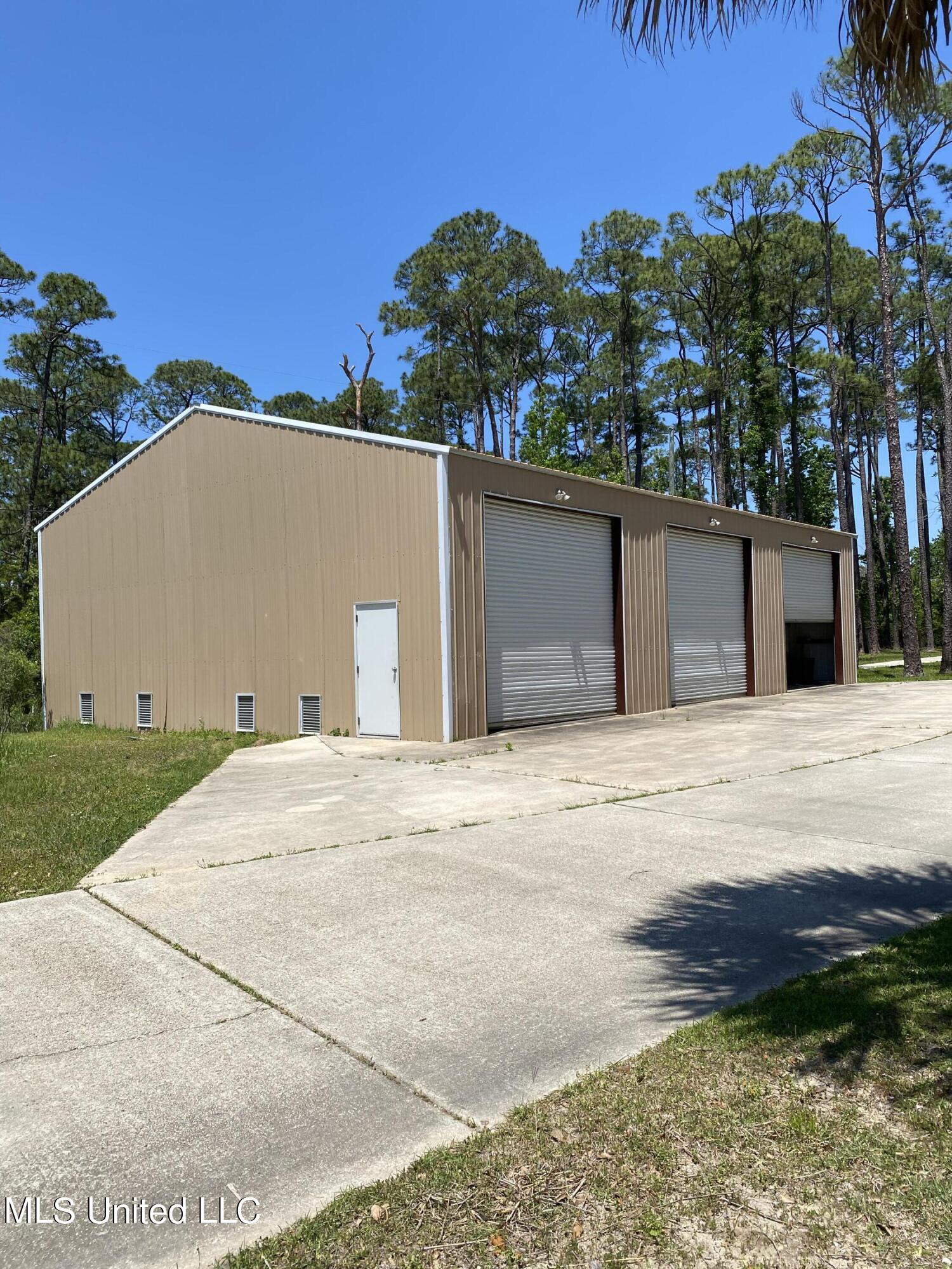 15105 Hummingbird Lane Property Photo 47