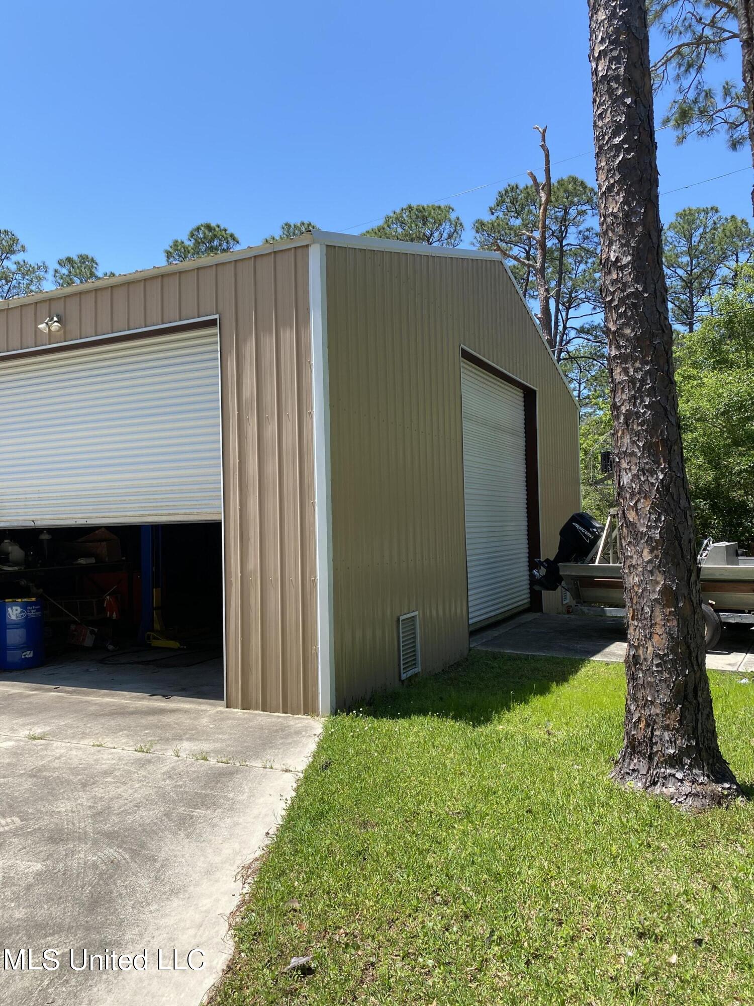 15105 Hummingbird Lane Property Photo 48